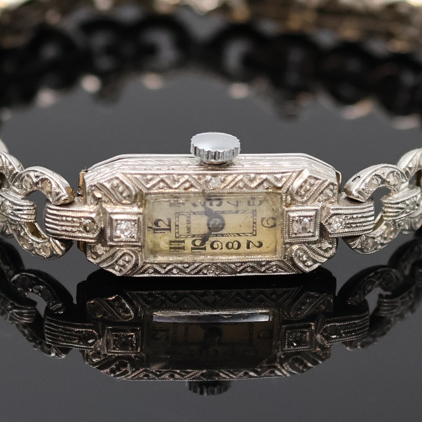 Detail a: ANCORA Art-Deco Damenarmbanduhr mit Diamanten in WG 750/000, Schweiz um 1925, Handaufzug, Band m. Diamant-Rosen u. Sicherheitskette, Scharnierboden, ...