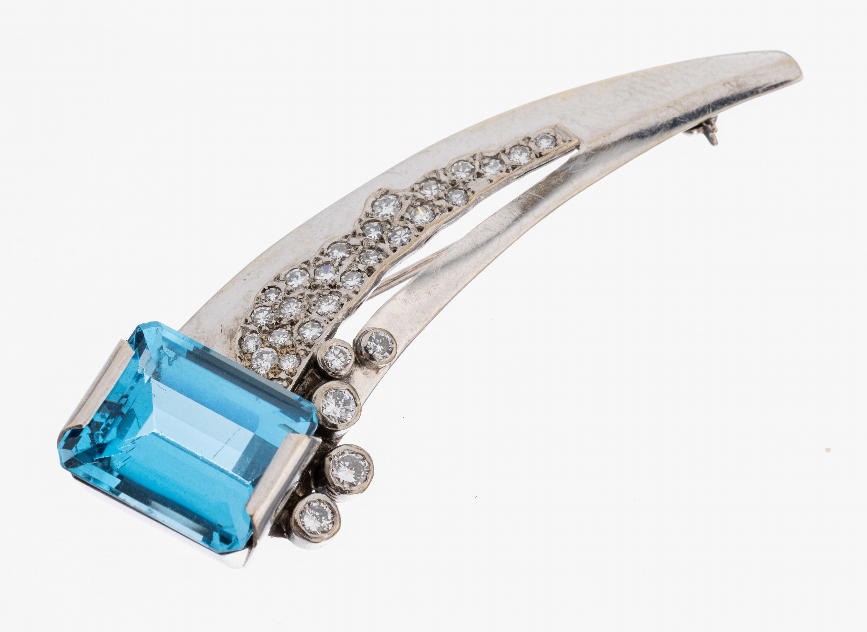 Image 27057418 - 14 kt Gold Topas-Diamant-Brosche, WG 585/000, außergewöhnliche Gestaltung, Blautopas ...