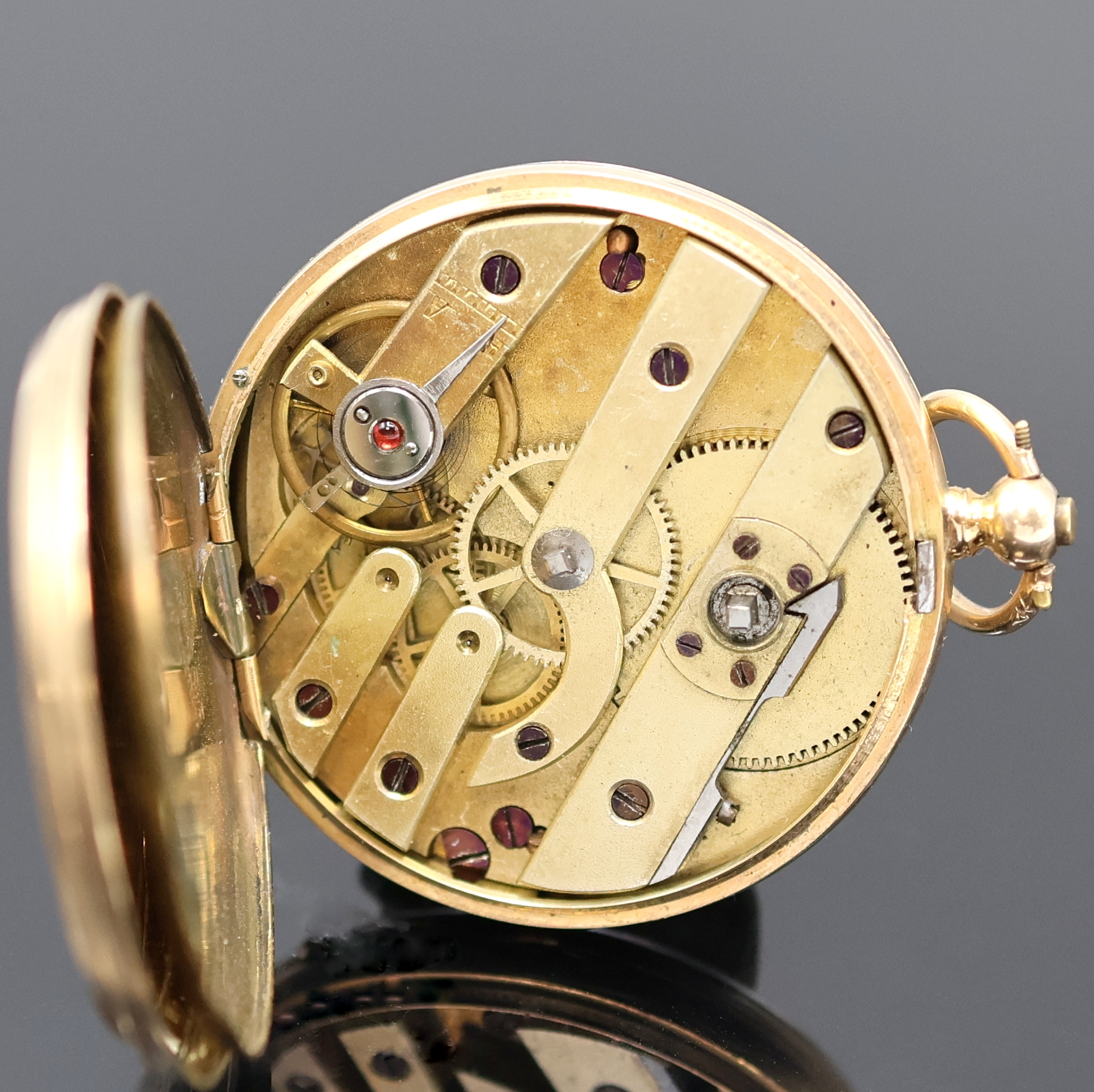 Detail i: 2 Offene Taschenuhren in GG 585/000, Schweiz um 1890/1910, 1x Schlüsselaufzug, teils grav. Gehäuse dell., Monogrammspiegel, 1x emaill., ...