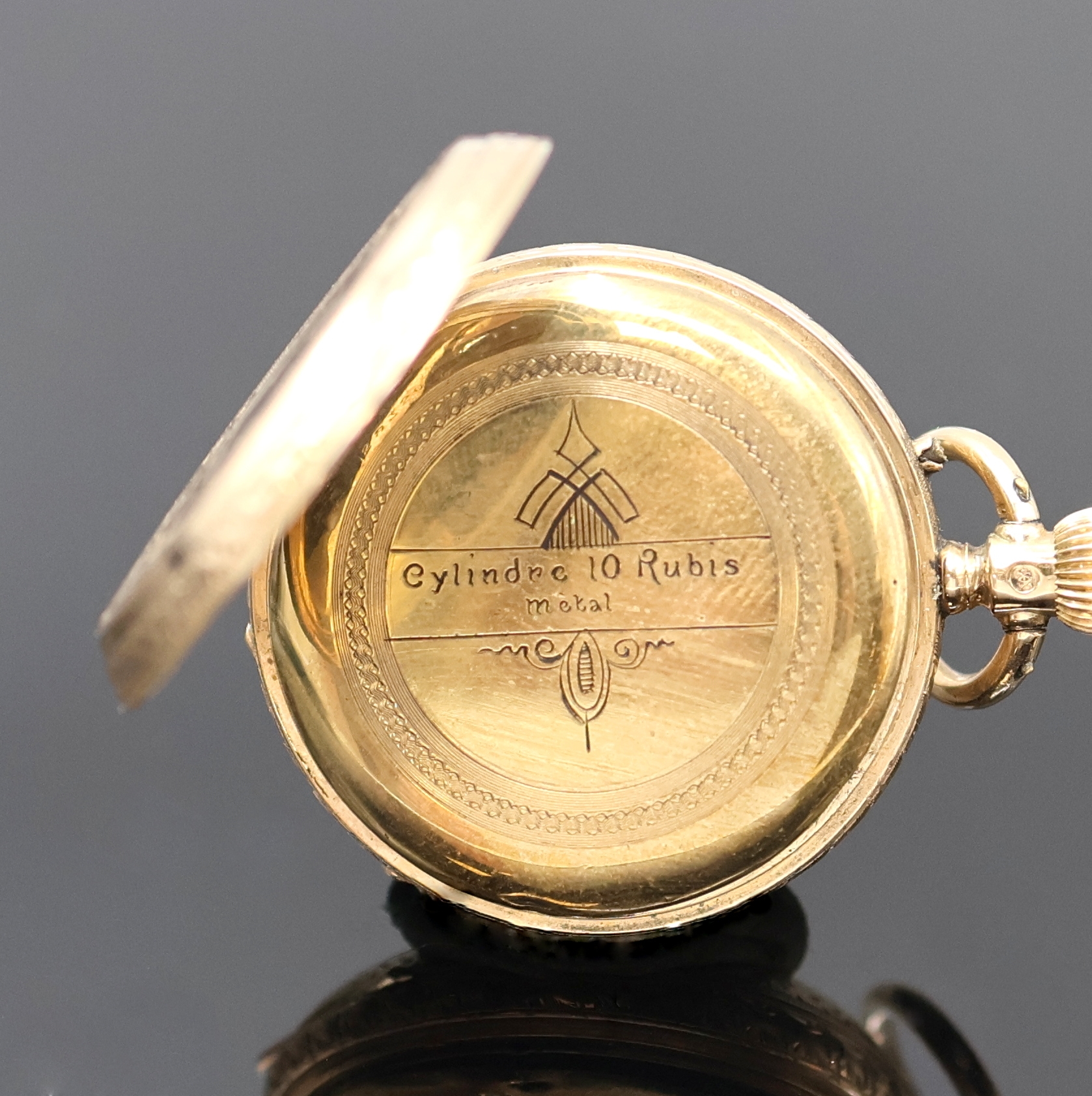 Detail k: 2 Offene Taschenuhren in GG 585/000, Schweiz um 1890/1910, 1x Schlüsselaufzug, teils grav. Gehäuse dell., Monogrammspiegel, 1x emaill., ...
