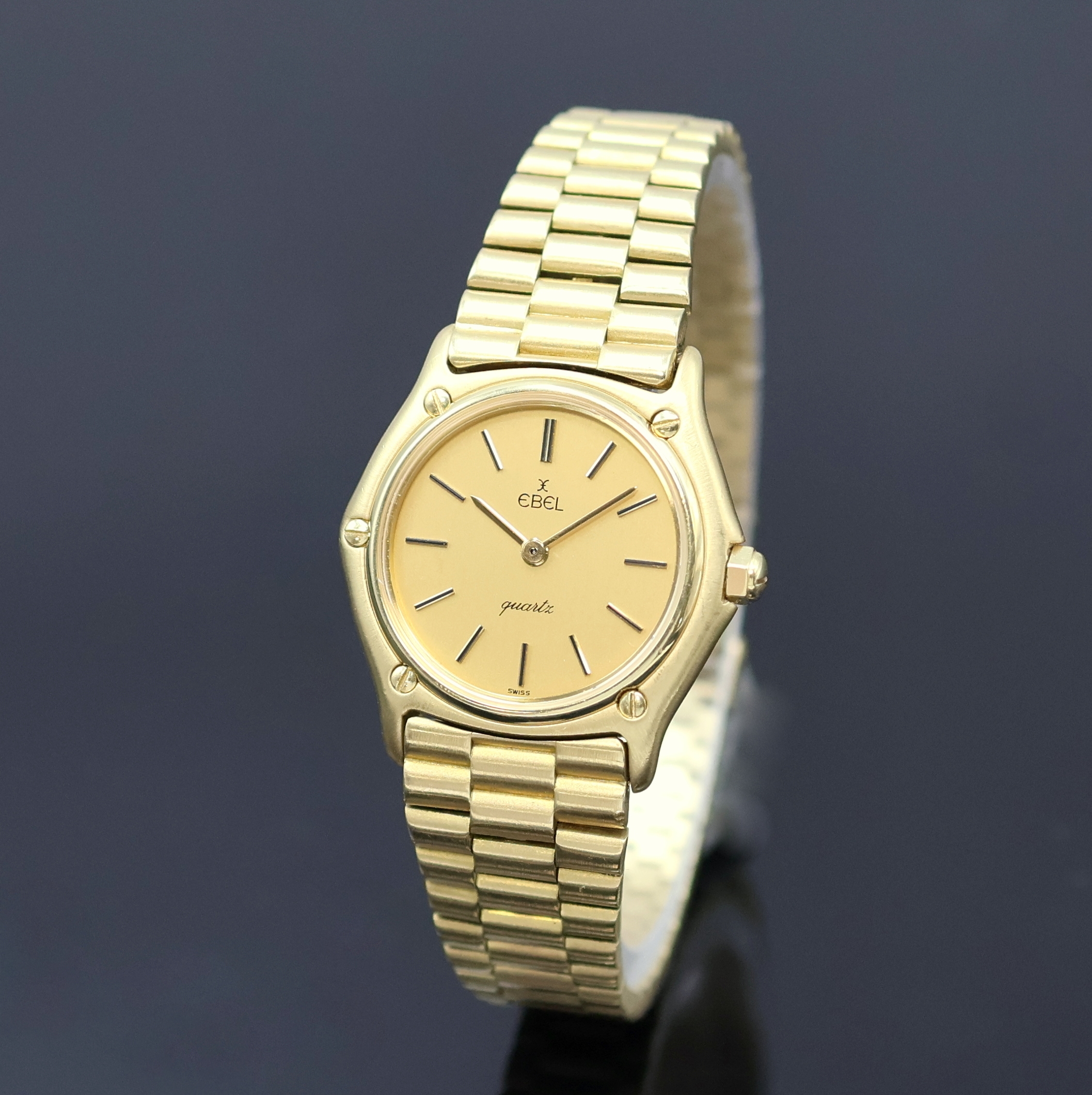 Detail a: EBEL Damenarmbanduhr in GG 750/000, Schweiz um 1995, quarz, Monocoque-Geh. inkl. neutr. Goldband, Lünette gegen Geh. 5-fach verschr., ...