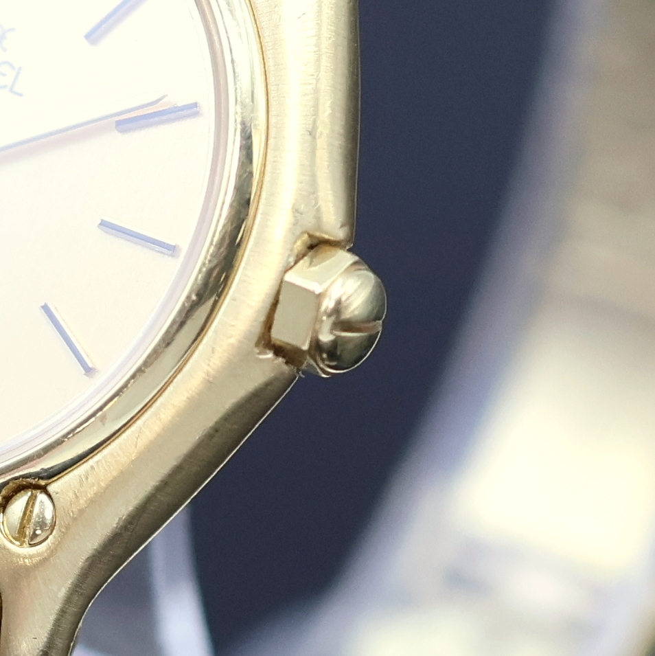 Detail d: EBEL Damenarmbanduhr in GG 750/000, Schweiz um 1995, quarz, Monocoque-Geh. inkl. neutr. Goldband, Lünette gegen Geh. 5-fach verschr., ...