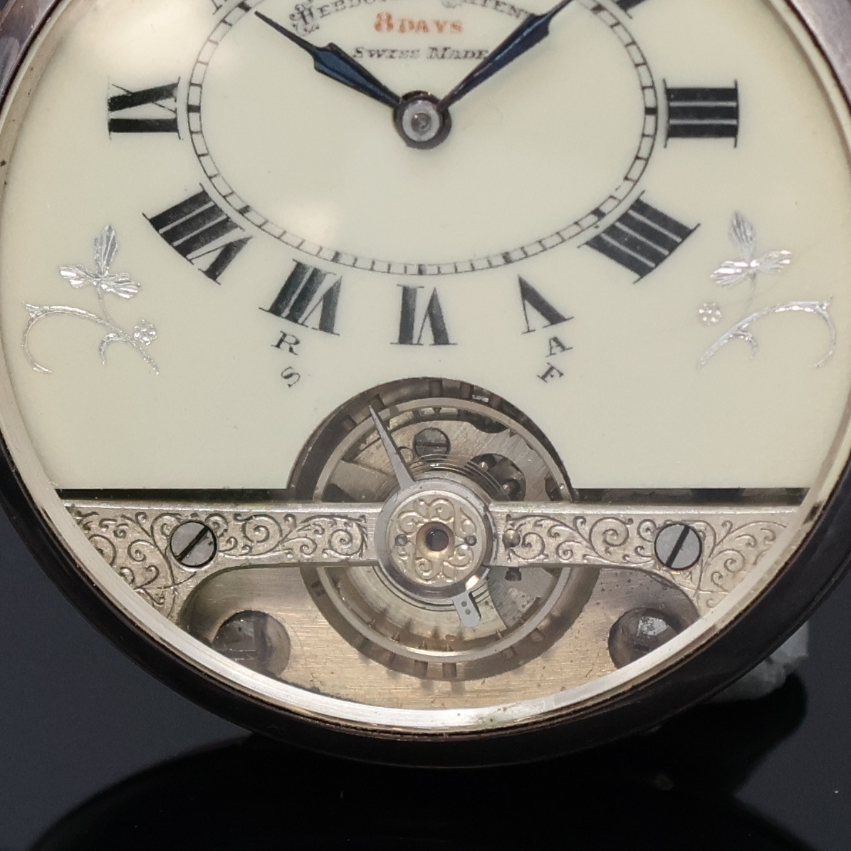 Detail c: HEBDOMAS 8 Tage Taschenuhr sowie eine Savonette mit Kalender, Schweiz/England um 1910/1915, 1.) Hebdomas im englischen Sterlingsilber Geh. (dell.), ...