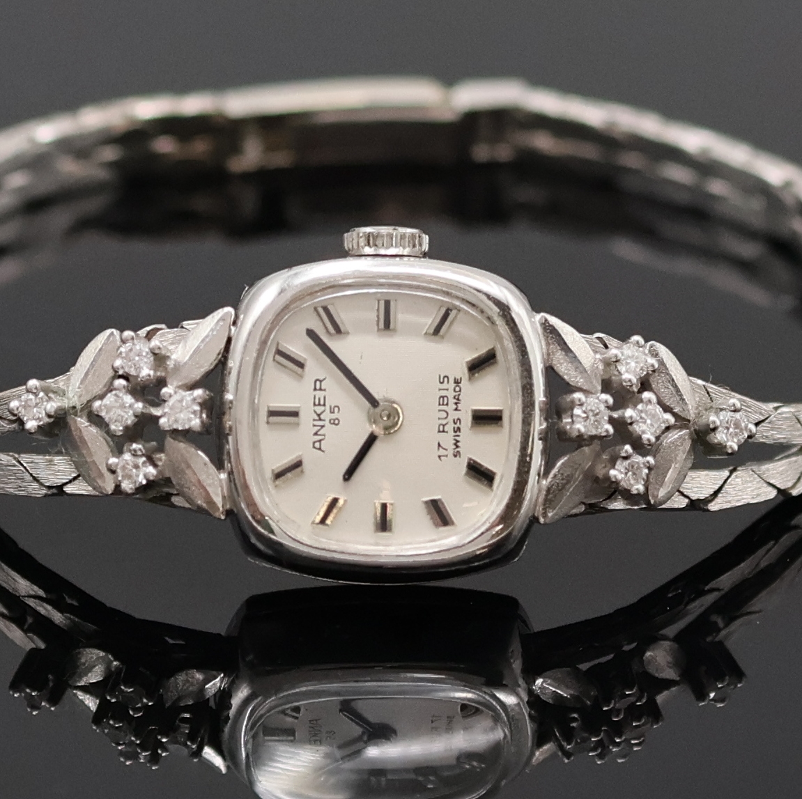 Detail a: ANKER Damenarmbanduhr mit Diamanten in WG 585/000, Schweiz um 1965, Handaufzug, Goldband teils m. Diamanten bes., Boden aufgedr., silb. Zifferbl. m. ...