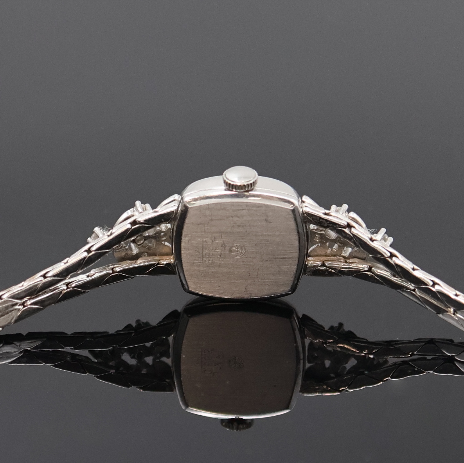 Detail d: ANKER Damenarmbanduhr mit Diamanten in WG 585/000, Schweiz um 1965, Handaufzug, Goldband teils m. Diamanten bes., Boden aufgedr., silb. Zifferbl. m. ...