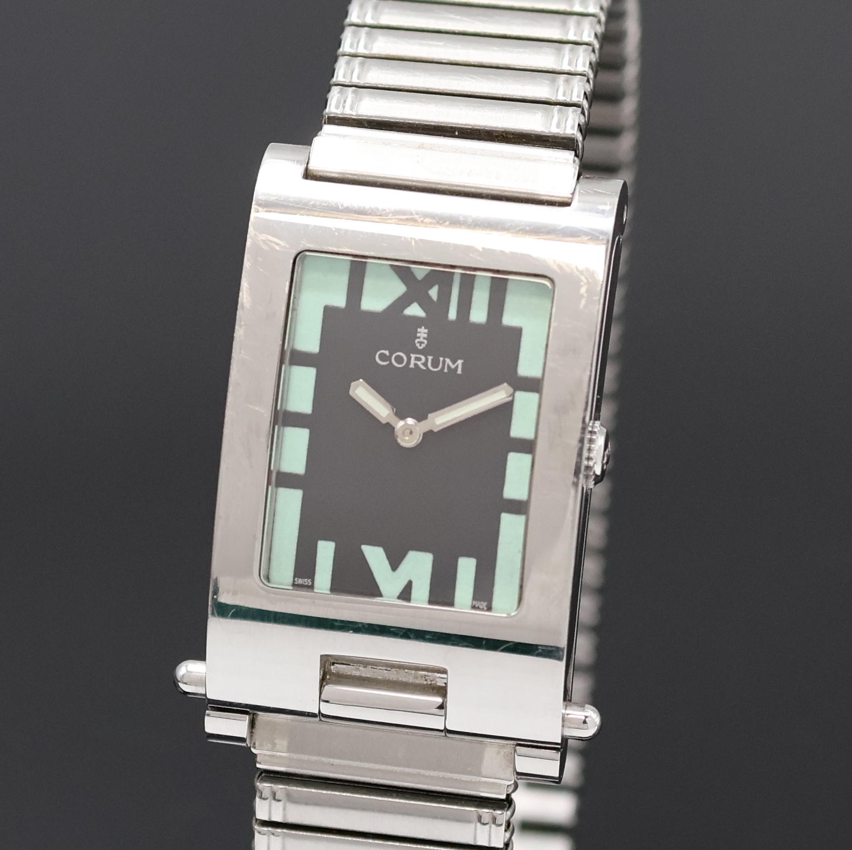 Detail a: CORUM Armbanduhr Serie Tabogan Referenz 64.151.20, Schweiz um 2000, quarz, Edelstahlgeh. inkl. neutr. Flexband, Oberteil zur Zeigerst. aufklappbar, ...