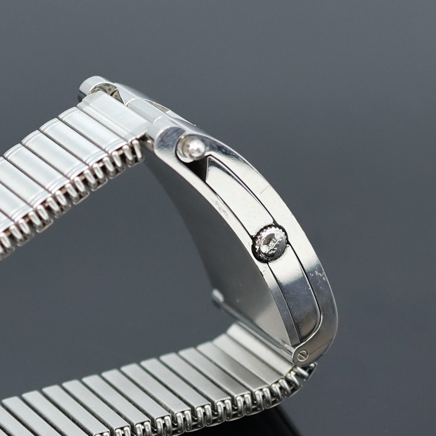 Detail b: CORUM Armbanduhr Serie Tabogan Referenz 64.151.20, Schweiz um 2000, quarz, Edelstahlgeh. inkl. neutr. Flexband, Oberteil zur Zeigerst. aufklappbar, ...