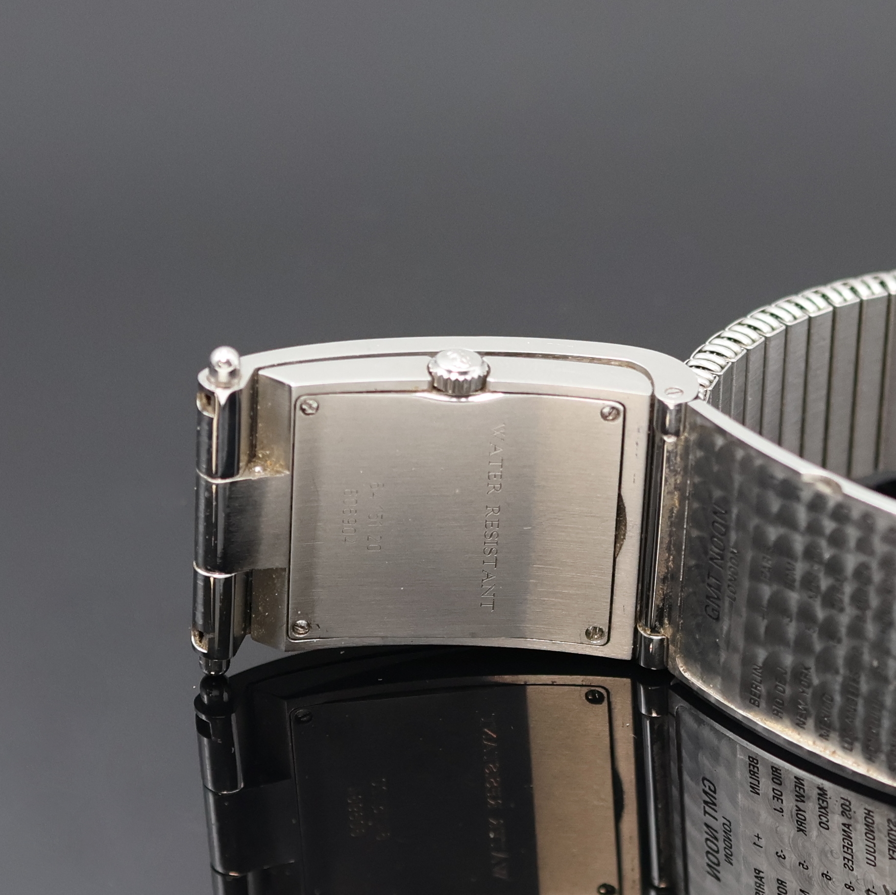 Detail d: CORUM Armbanduhr Serie Tabogan Referenz 64.151.20, Schweiz um 2000, quarz, Edelstahlgeh. inkl. neutr. Flexband, Oberteil zur Zeigerst. aufklappbar, ...
