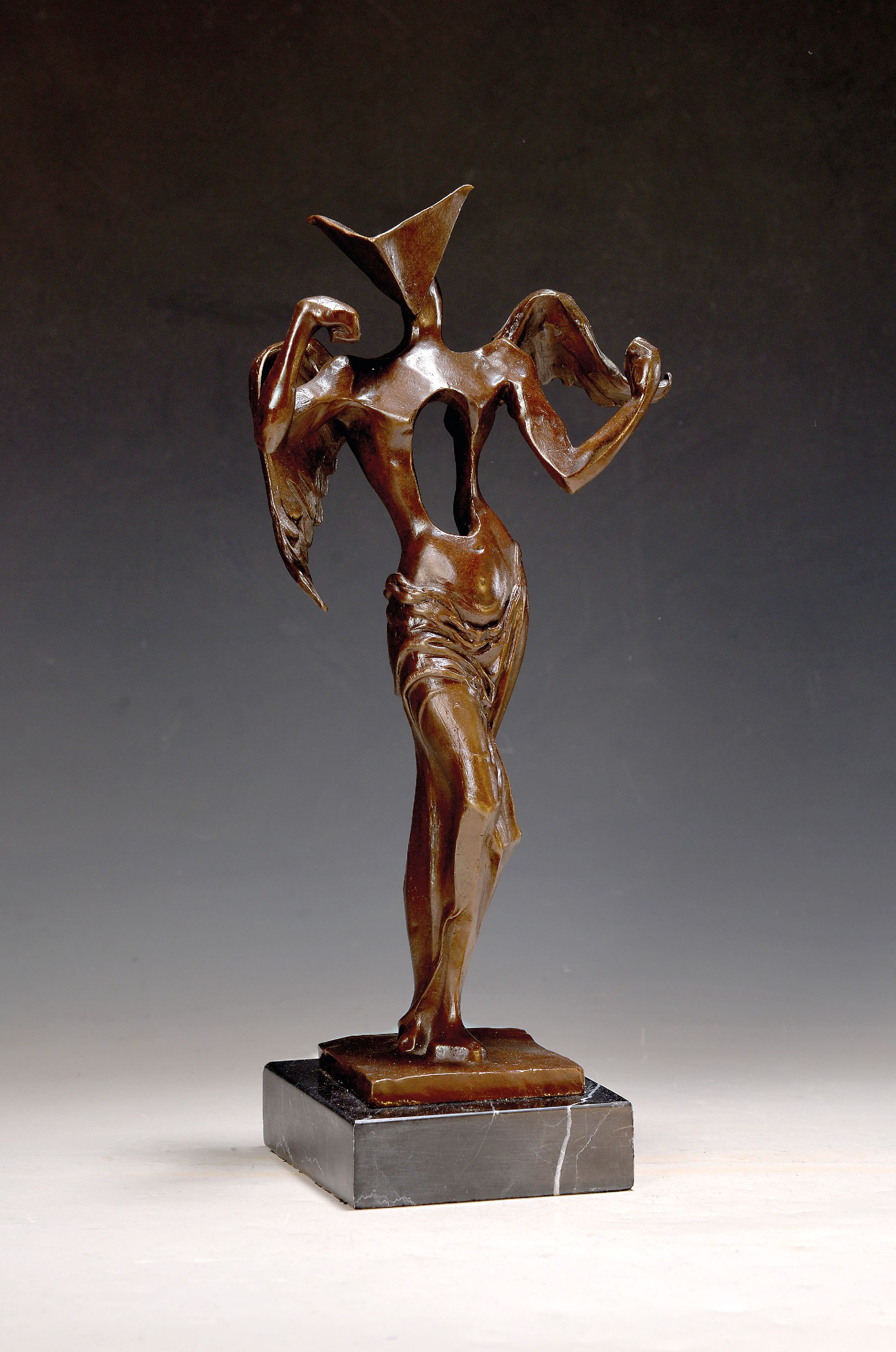 Detail k: Milo, Künstler des 20.Jh., Bronzeplastik, nach Salvador Dalis "Surrealist Angel", auf Marmor-Plinthe, signiert Milo, H. 38 cm