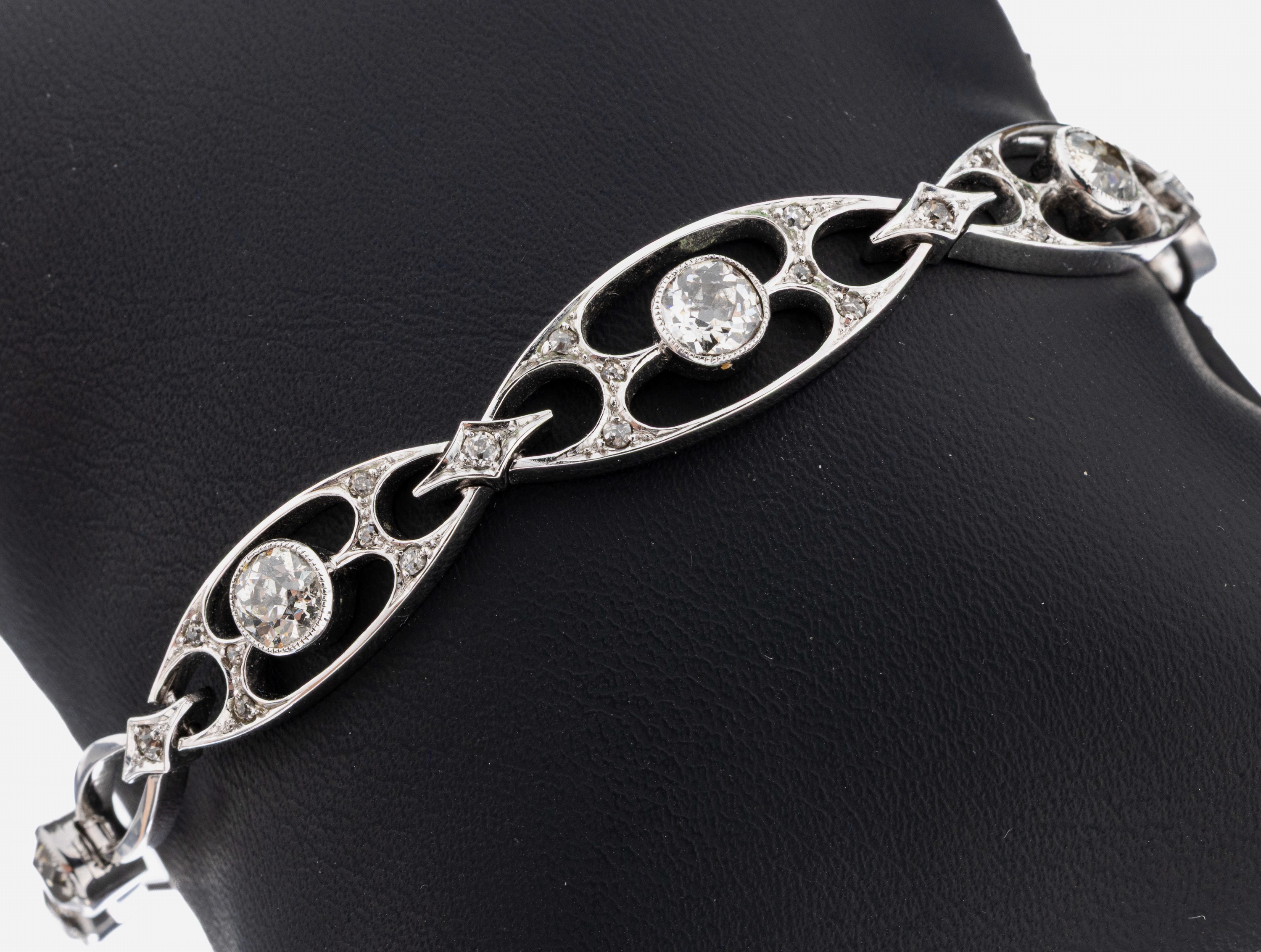 Image 27057497 - 14 kt gold Art Deco diamond bracelet, approx. 1920-30 , WG 585/000 tested, 9 old cut ...