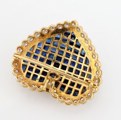 27057416b - 18 kt Gold Saphir-Brillant-Anhänger, GG 750/000, Herz, 68 eingeschliffene Saphire ...