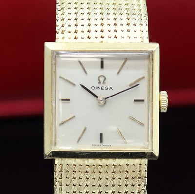27057429c - OMEGA viereckige Armbanduhr in GG 750/000 Referenz 8068, Schweiz um 1968, Handaufzug, ...