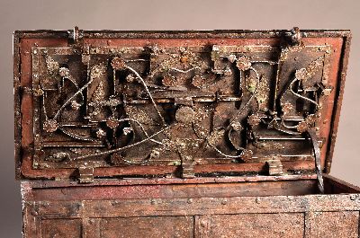 27057488a - Große Eisenkassette/Kriegskassette um 1680- 1720, gebändert und genietet, aufwendiges ...