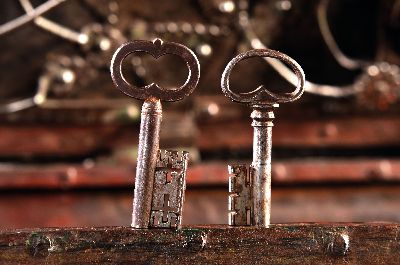 27057488b - Große Eisenkassette/Kriegskassette um 1680- 1720, gebändert und genietet, aufwendiges ...