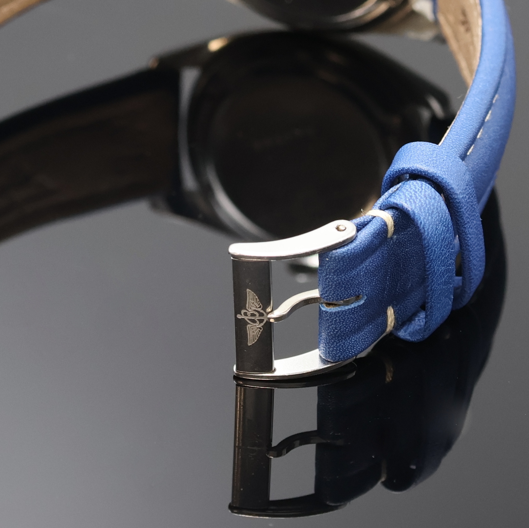 Detail b: BREITLING Geneve Herrenarmbanduhr in Stahl Referenz 6626, Automatik, Schweiz um 1956, Boden verschr., Breitling Lederband m. Breitling Dornschl., ...