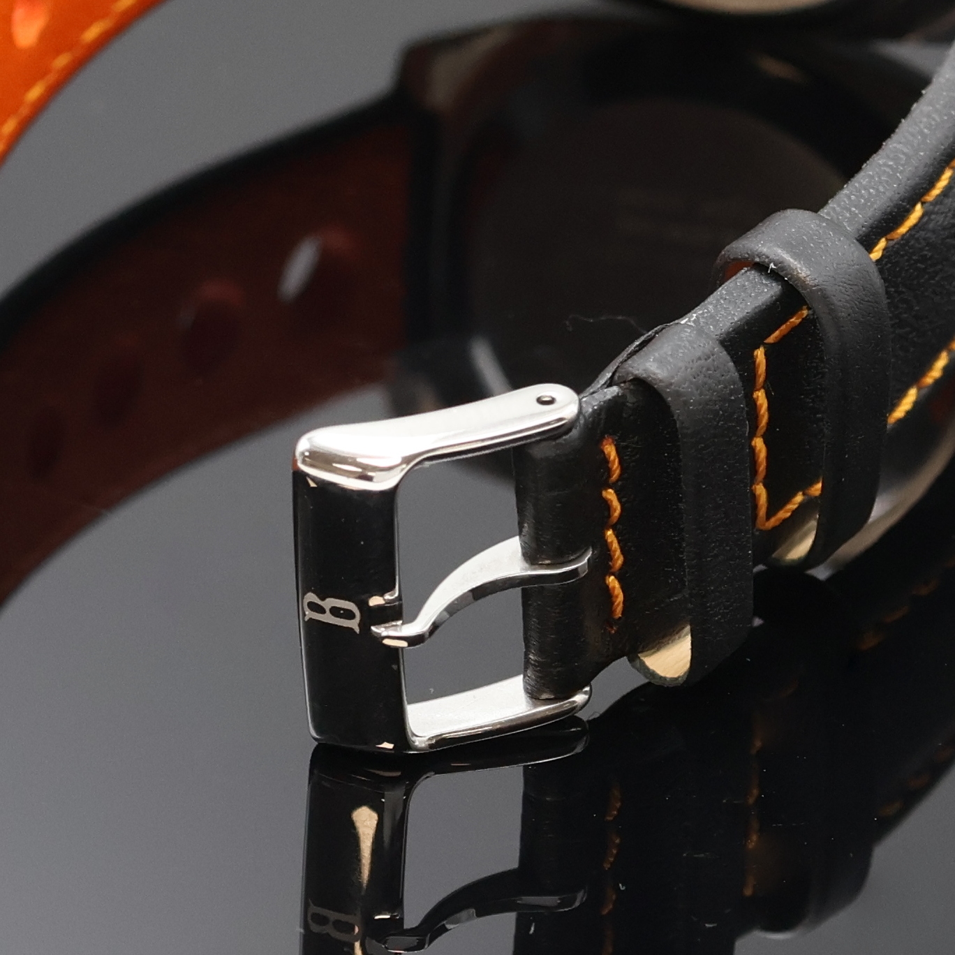 Detail b: REBUS Armbandchronograph, Handaufzug, Schweiz um 1970, verschr. Geh., Stahlboden aufgedr., schwarzes Zifferbl. m. aufgel. Indizes und ...