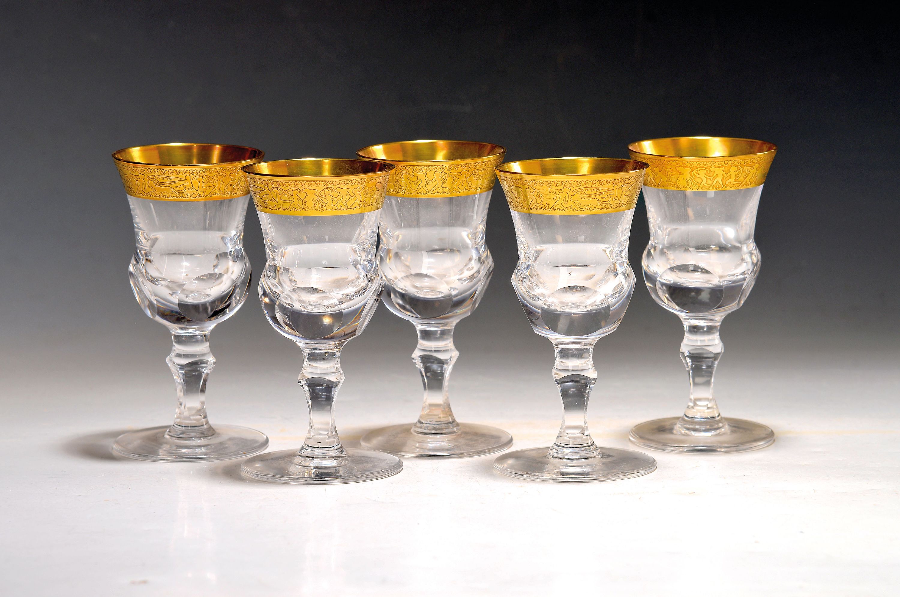 Image 27057871 - 10 Weingläser, wohl Moser, Karlsbad, 20.Jh., farbloses Glas, breite Goldbordüre mit ...