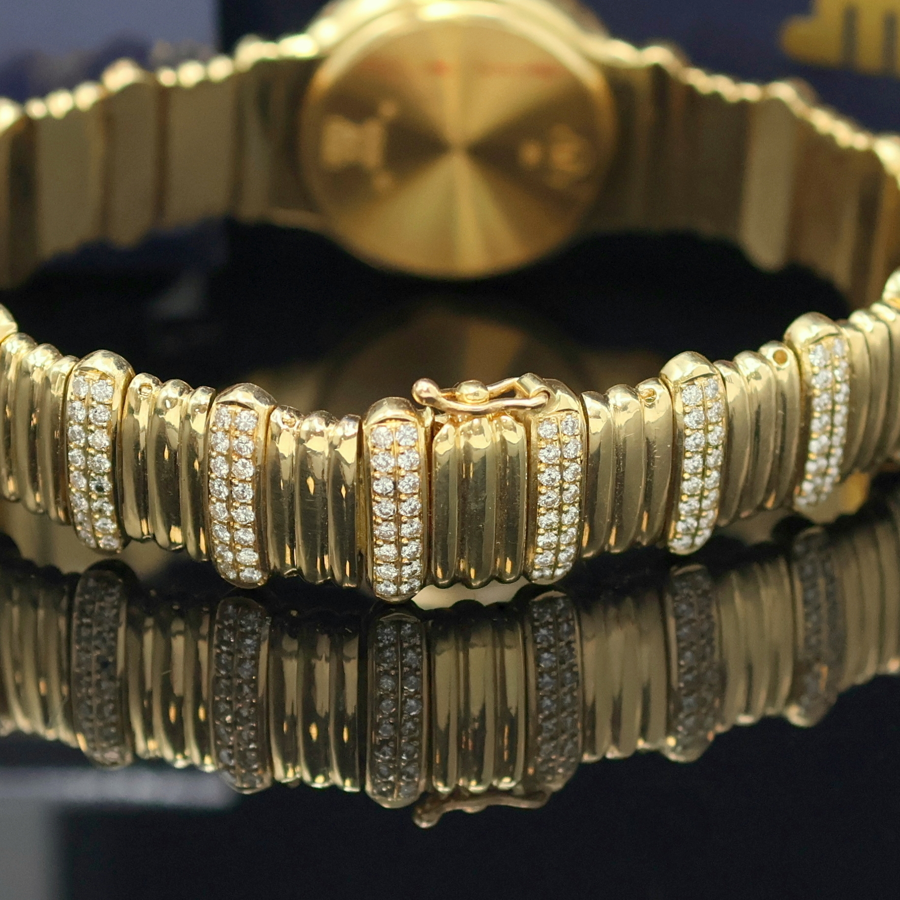 Detail d: MAURICE LACROIX Damenarmbanduhr in GG 750/000 mit Diamanten Referenz 55509/7101, quarz, massives Goldgeh. inkl. Gliederband m. Sicherheitsverschluß, ...