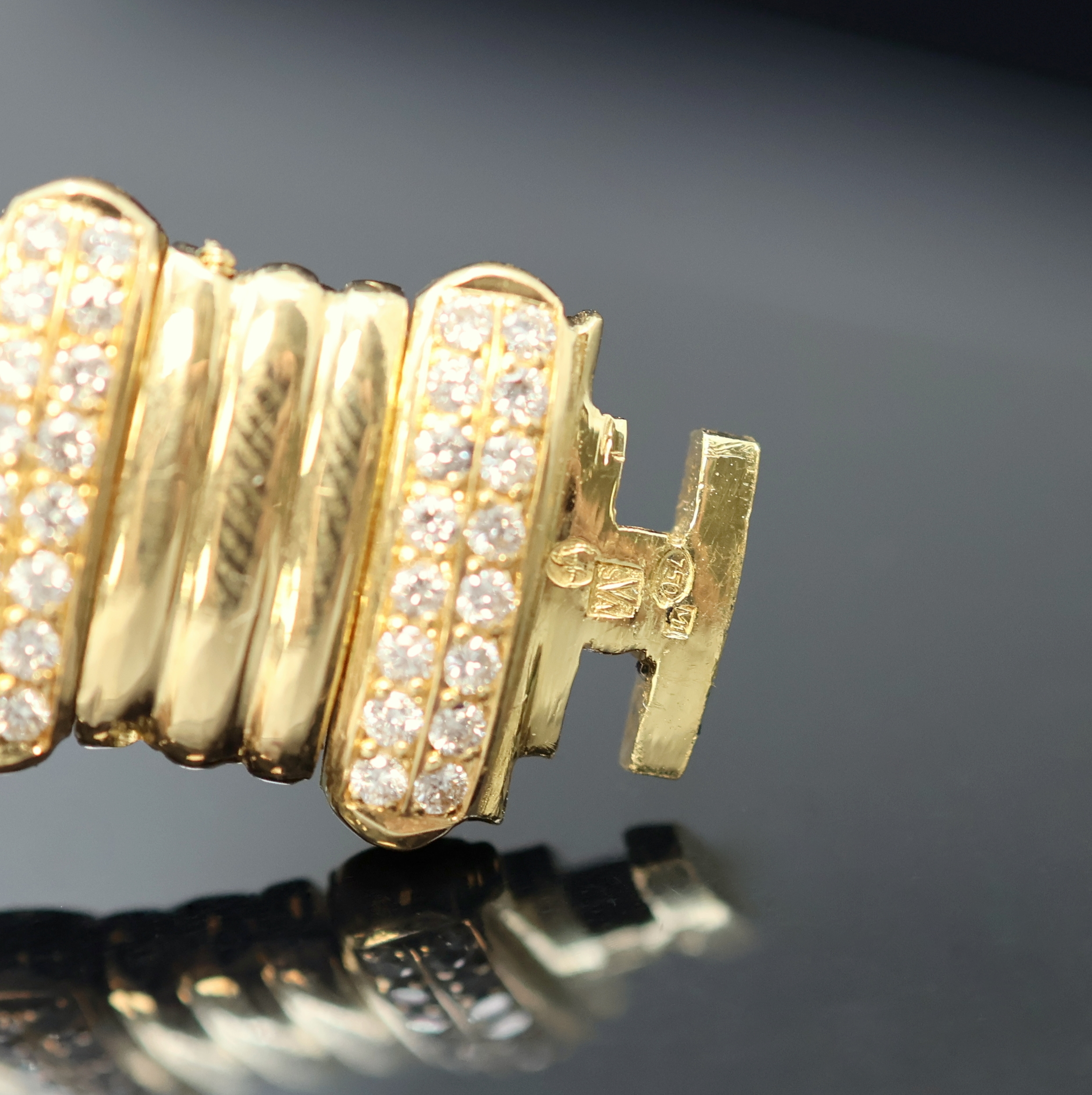 Detail f: MAURICE LACROIX Damenarmbanduhr in GG 750/000 mit Diamanten Referenz 55509/7101, quarz, massives Goldgeh. inkl. Gliederband m. Sicherheitsverschluß, ...