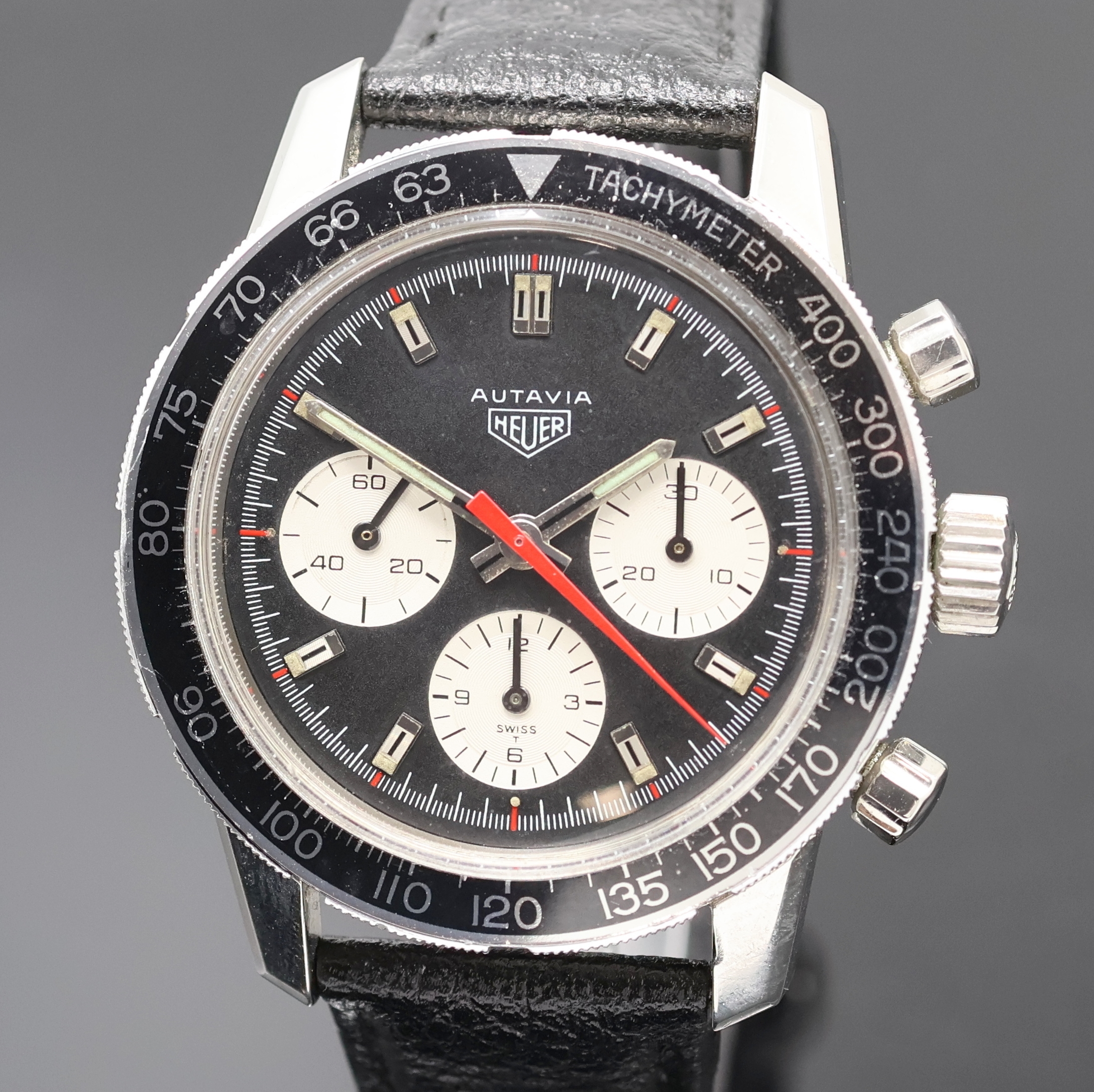 Detail a: HEUER Autavia Schaltradchronograph Referenz 2446C, Handaufzug, Schweiz um 1970, Boden aufgedr., schwarze Kontrastzifferbl. mit silb. Hilfszifferbl., ...