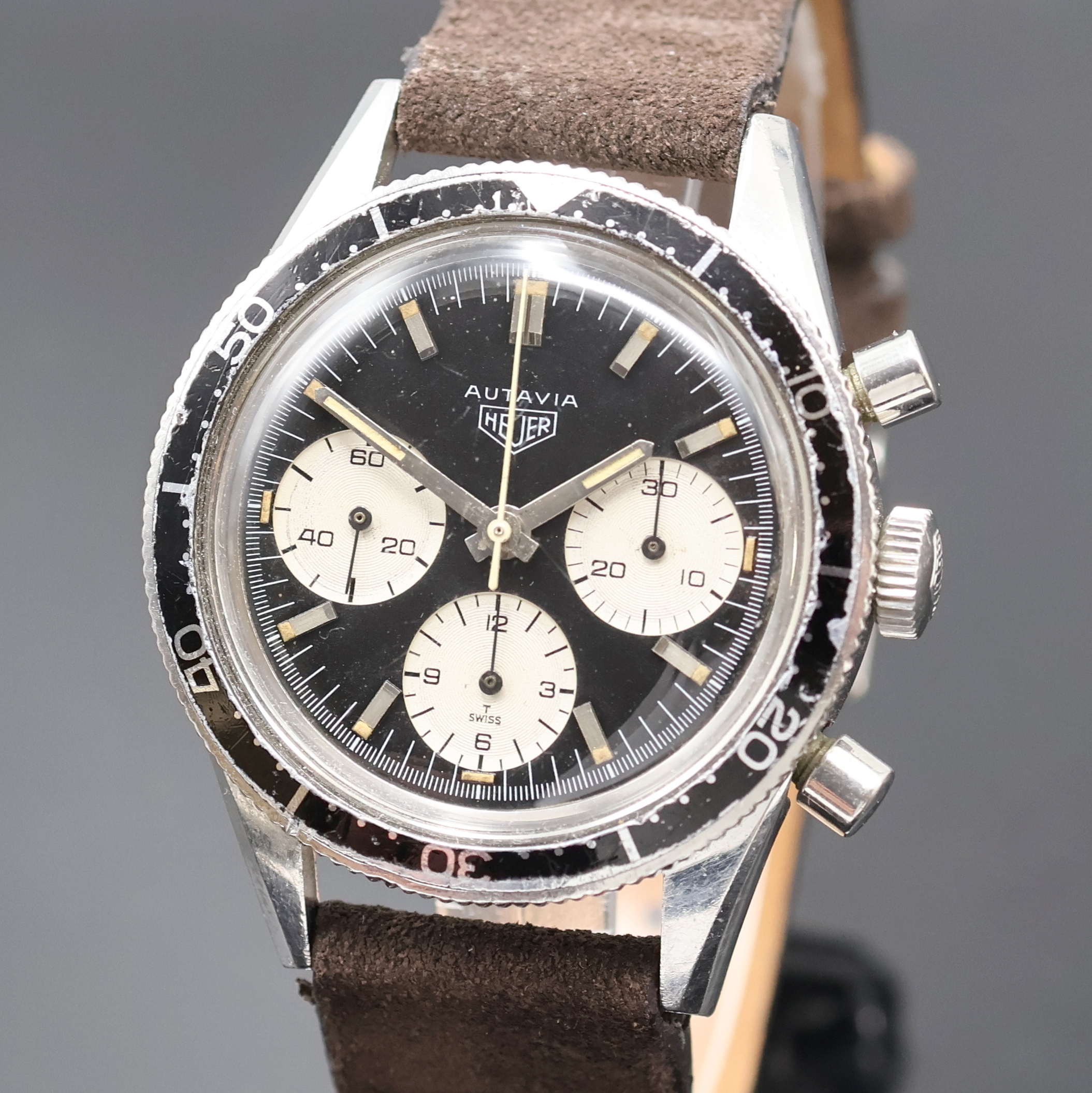 Detail a: HEUER Autavia Schaltradchronograph "Jochen Rindt" Referenz 2446, Handaufzug, Schweiz um 1966, Edelstahlgeh., Boden verschr., Lün. m. 60er ...