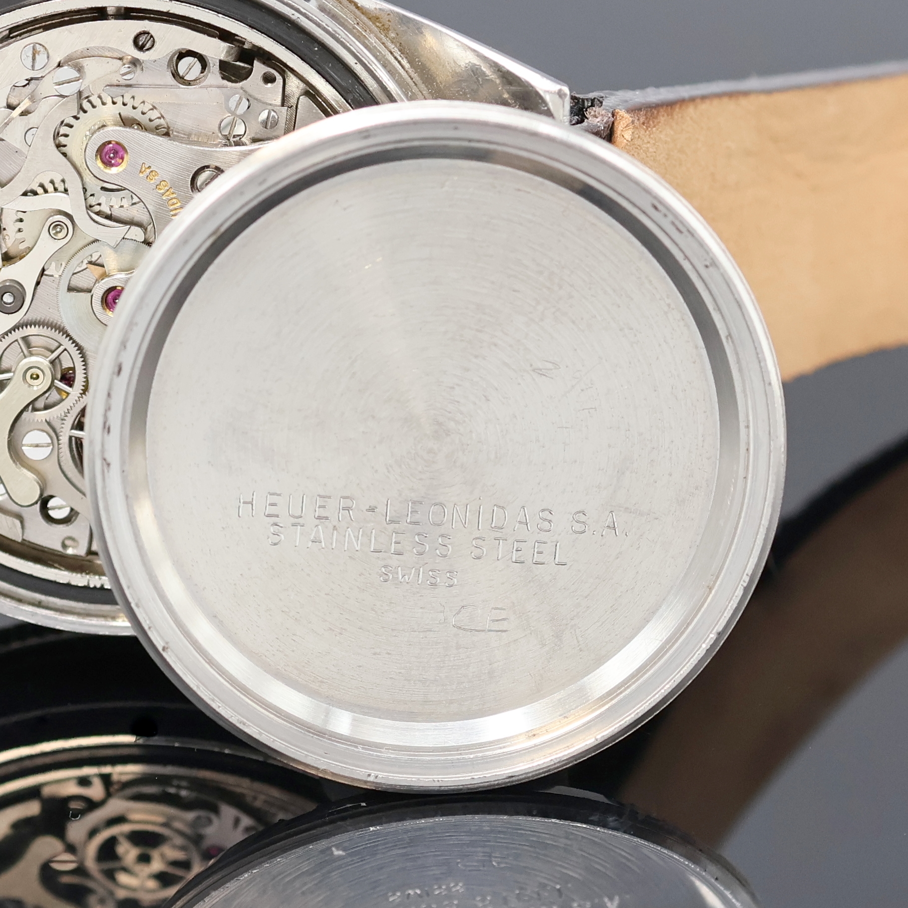 Detail f: HEUER Autavia Schaltradchronograph "Jochen Rindt" Referenz 2446, Handaufzug, Schweiz um 1966, Edelstahlgeh., Boden verschr., Lün. m. 60er ...