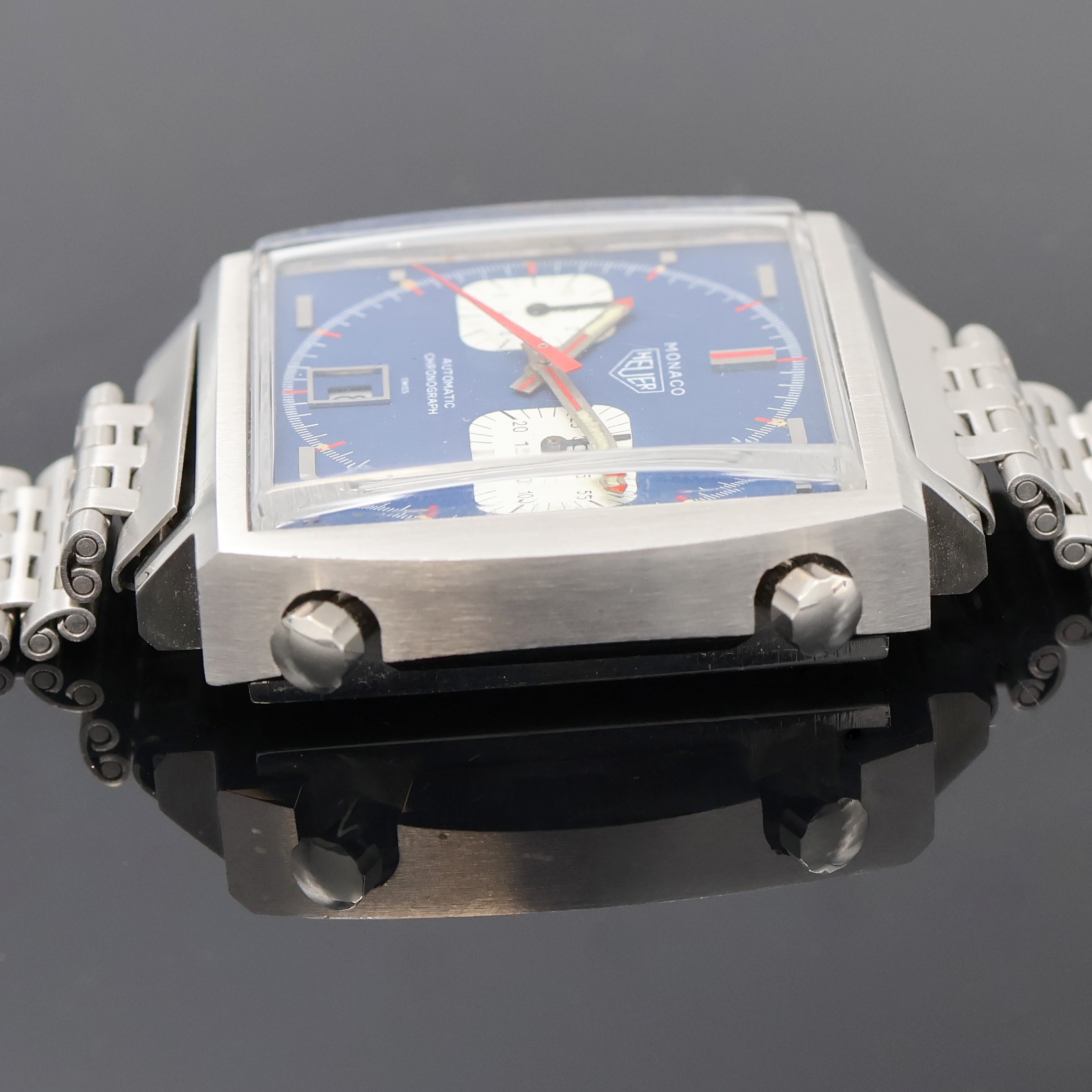 Detail e: HEUER Monaco "Steve McQueen" Armbandchronograph Referenz 1133, Schweiz um 1972, Automatik, Edelstahl Monocoque-Geh. inkl. orig. NSA ...