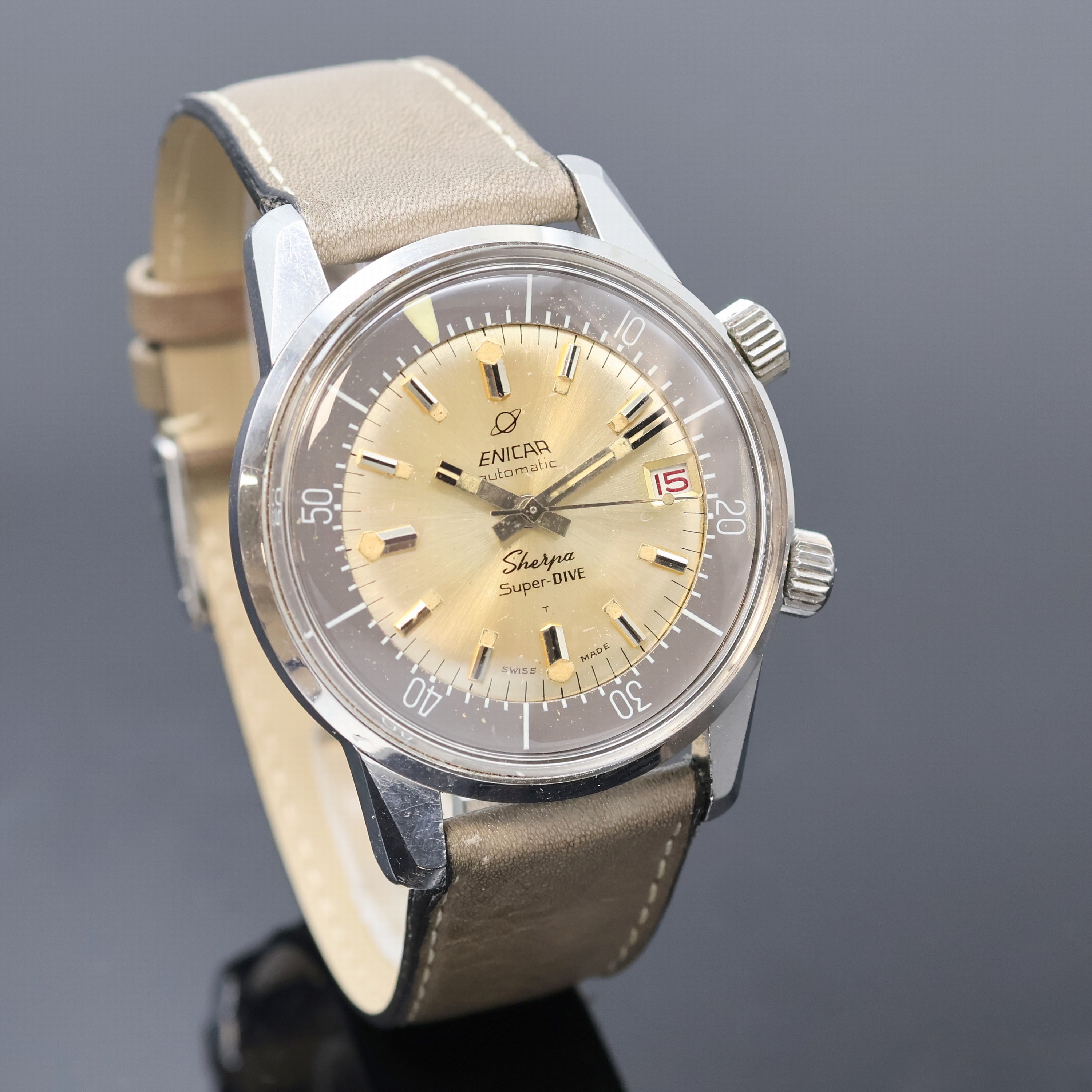 Detail b: ENICAR Sherpa Super Dive Herrenarmbanduhr in Edelstahl, Schweiz um 1966, Automatik, Geh. m. Bajonette-Verschluß, innen-liegende Lünette drehb. d. ...