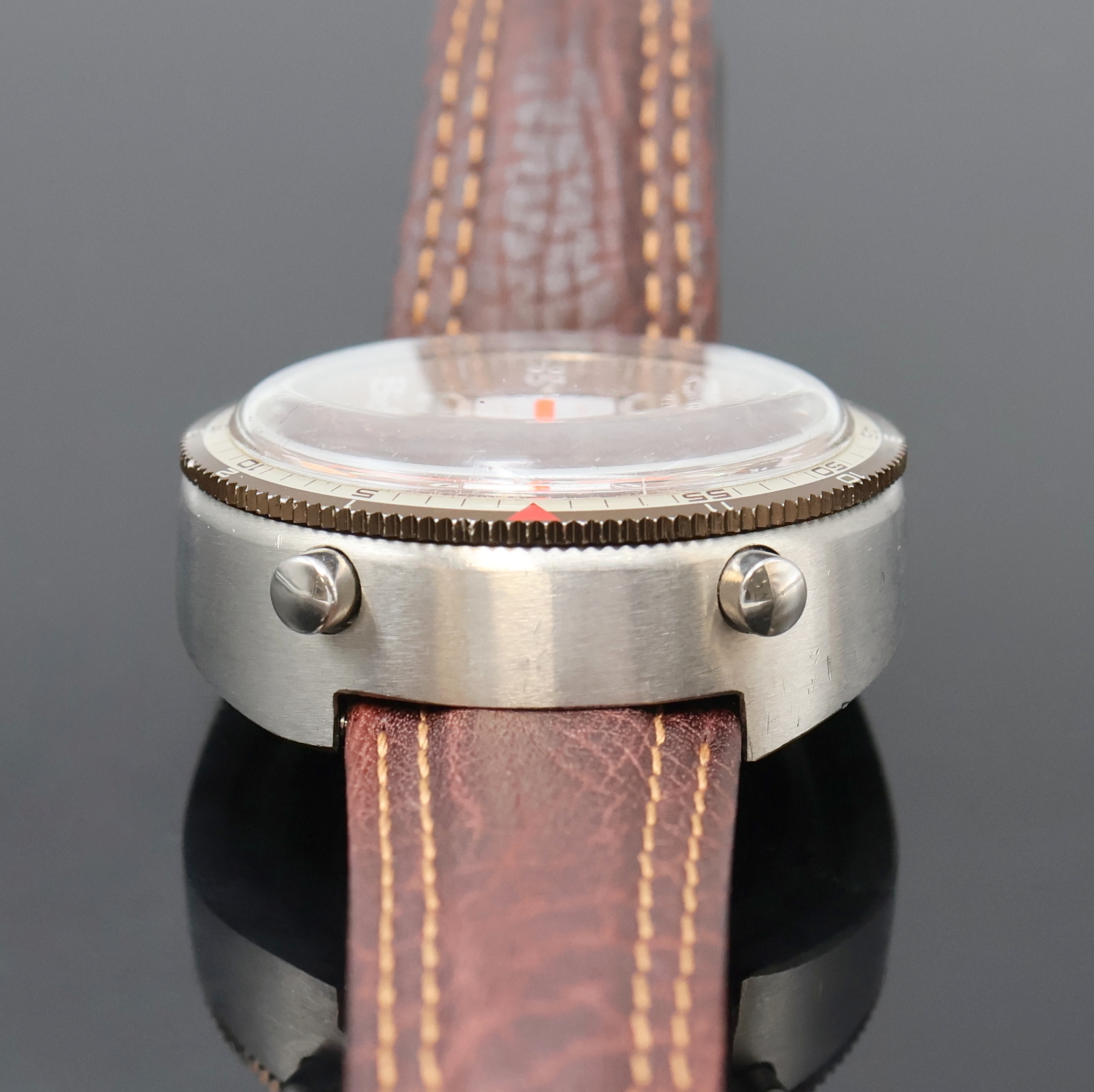 Detail d: BREITLING Chrono-Matic Bullhead Armbandchronograph Referenz 2117, Schweiz um 1970, Automatik, pultförmiges Edelstahlgeh., Boden verschr., Lünette ...