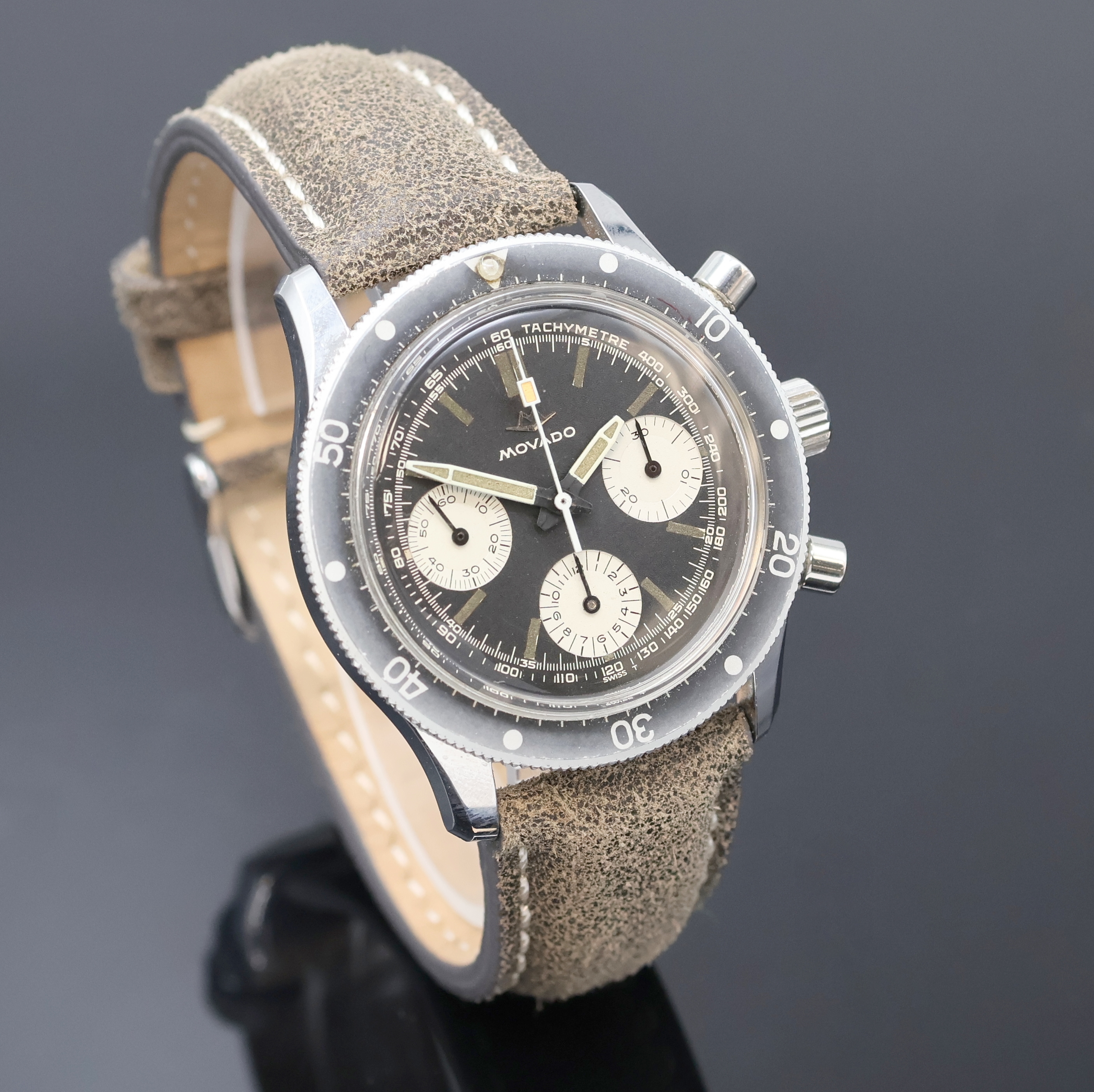 Detail b: MOVADO Super Sub Sea Armbandchronograph, Schweiz um 1968, Handaufzug, verschr. Stahlgeh. m. beids. drehb. "Faded" Lünette m. 60er Teilung, ...