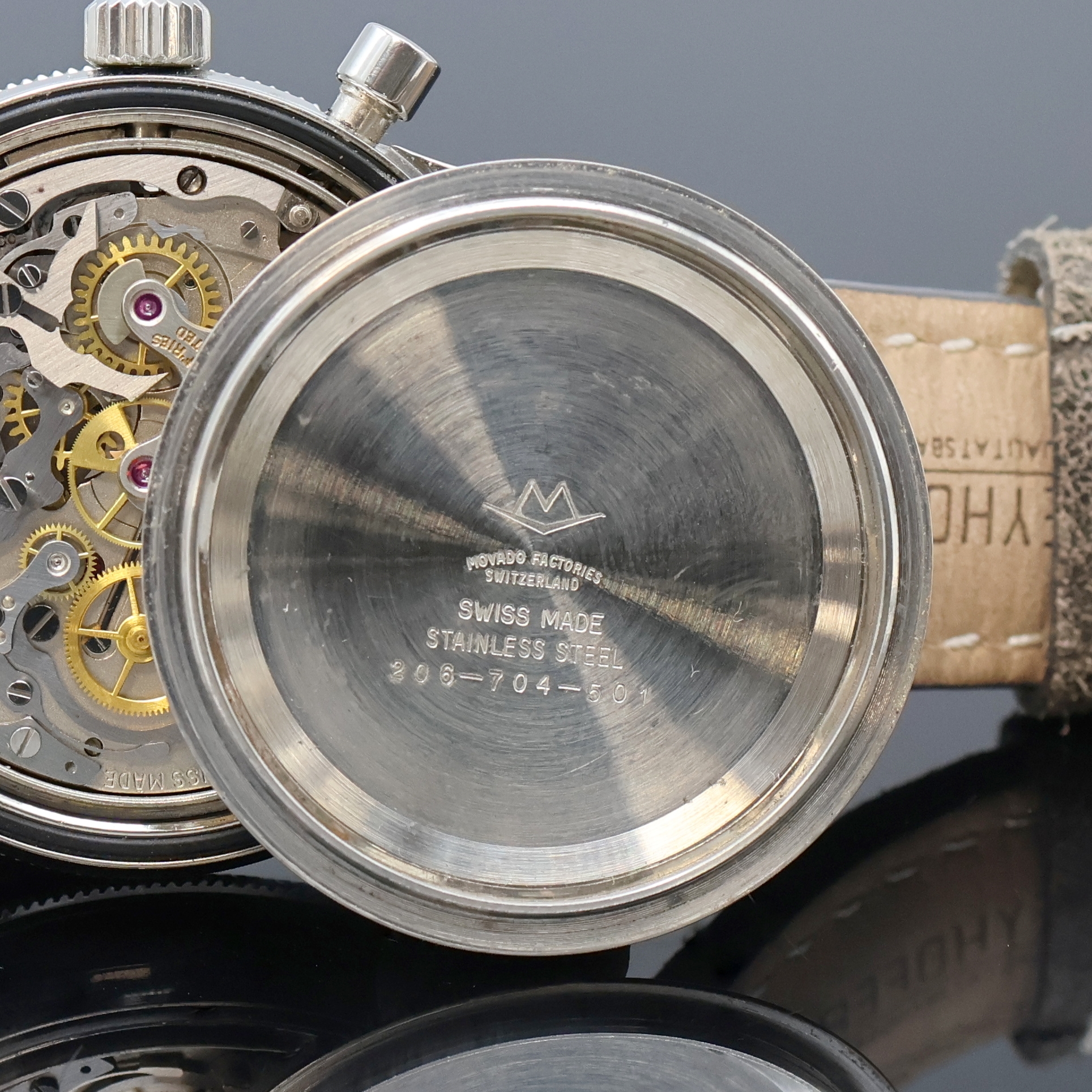 Detail f: MOVADO Super Sub Sea Armbandchronograph, Schweiz um 1968, Handaufzug, verschr. Stahlgeh. m. beids. drehb. "Faded" Lünette m. 60er Teilung, ...