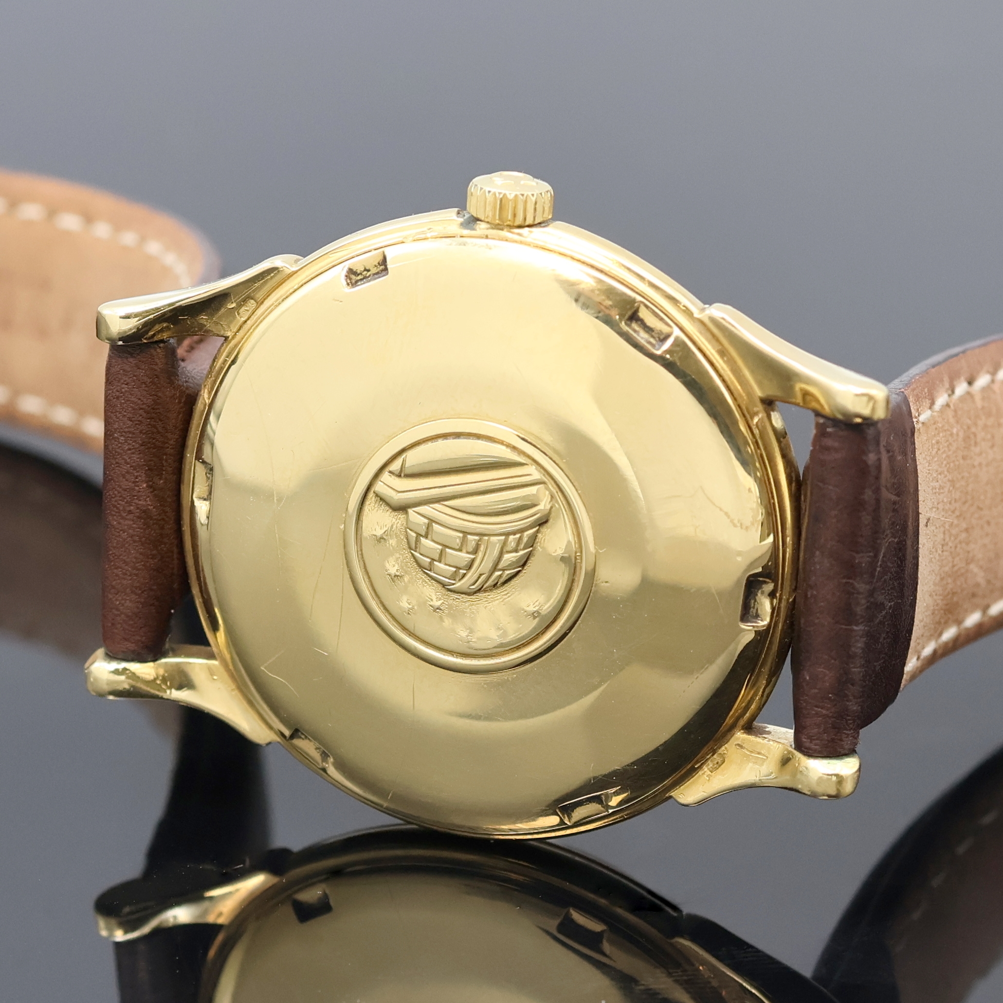 Detail d: OMEGA Constellation Chronometer Armbanduhr in GG 750/000 Referenz 14381 82 SC, Schweiz um 1968, Automatik, Boden m. Darst. Sternwarte verschr., orig. ...