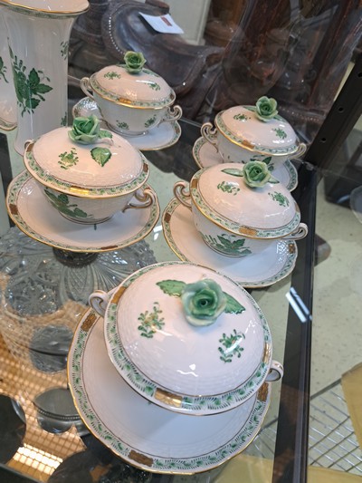 27057866a - Speiseservice, Herend, Apponiy, grün, 20. Jh. , 6 Deckelsuppentassen mit Untertassen, ...
