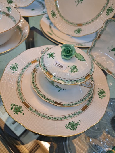 27057866c - Speiseservice, Herend, Apponiy, grün, 20. Jh. , 6 Deckelsuppentassen mit Untertassen, ...