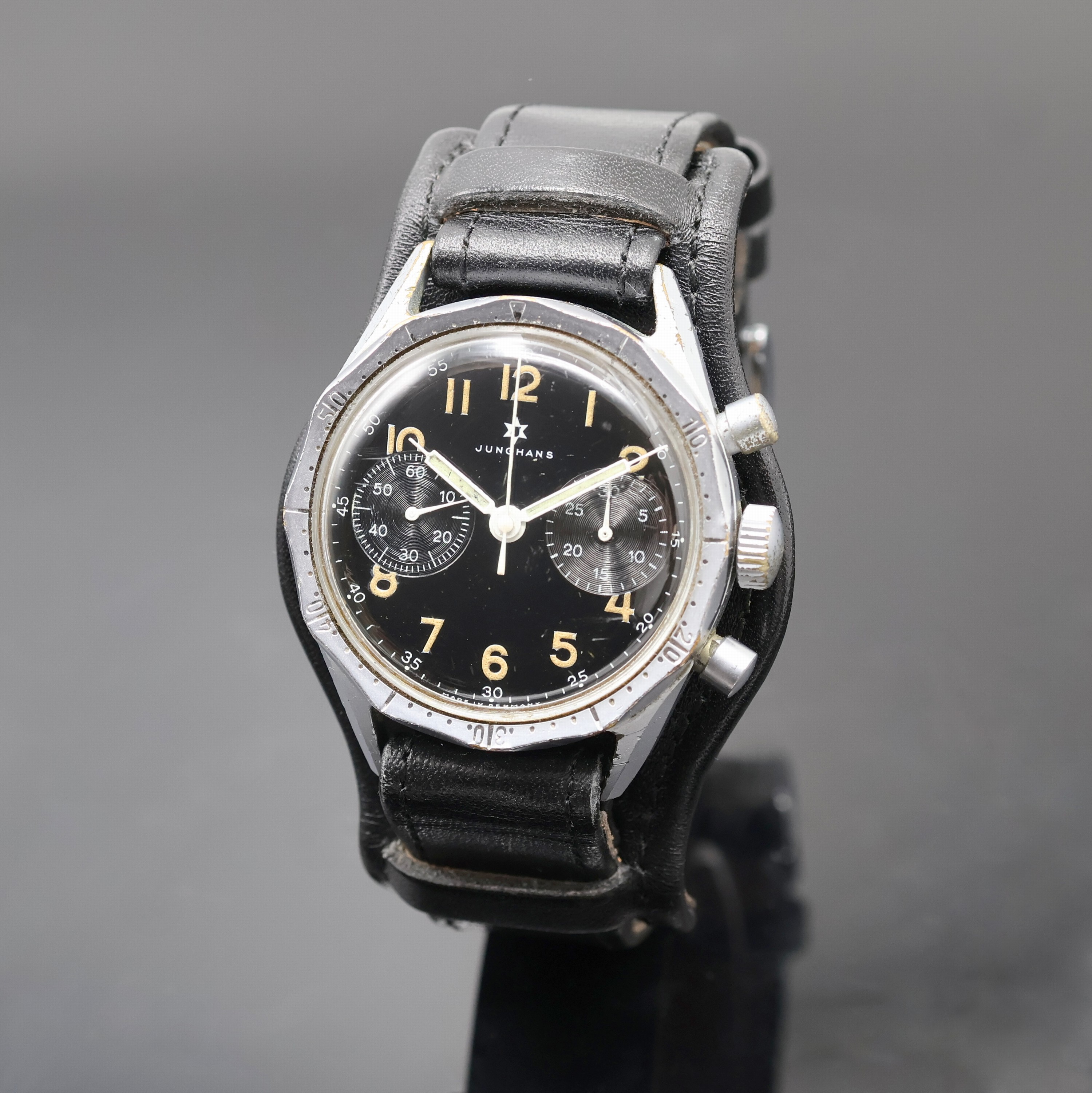 Image 27057900 - JUNGHANS Bundeswehr Armbandchronograph, Deutschland um 1960, Handaufzug, verchr. Geh., ...