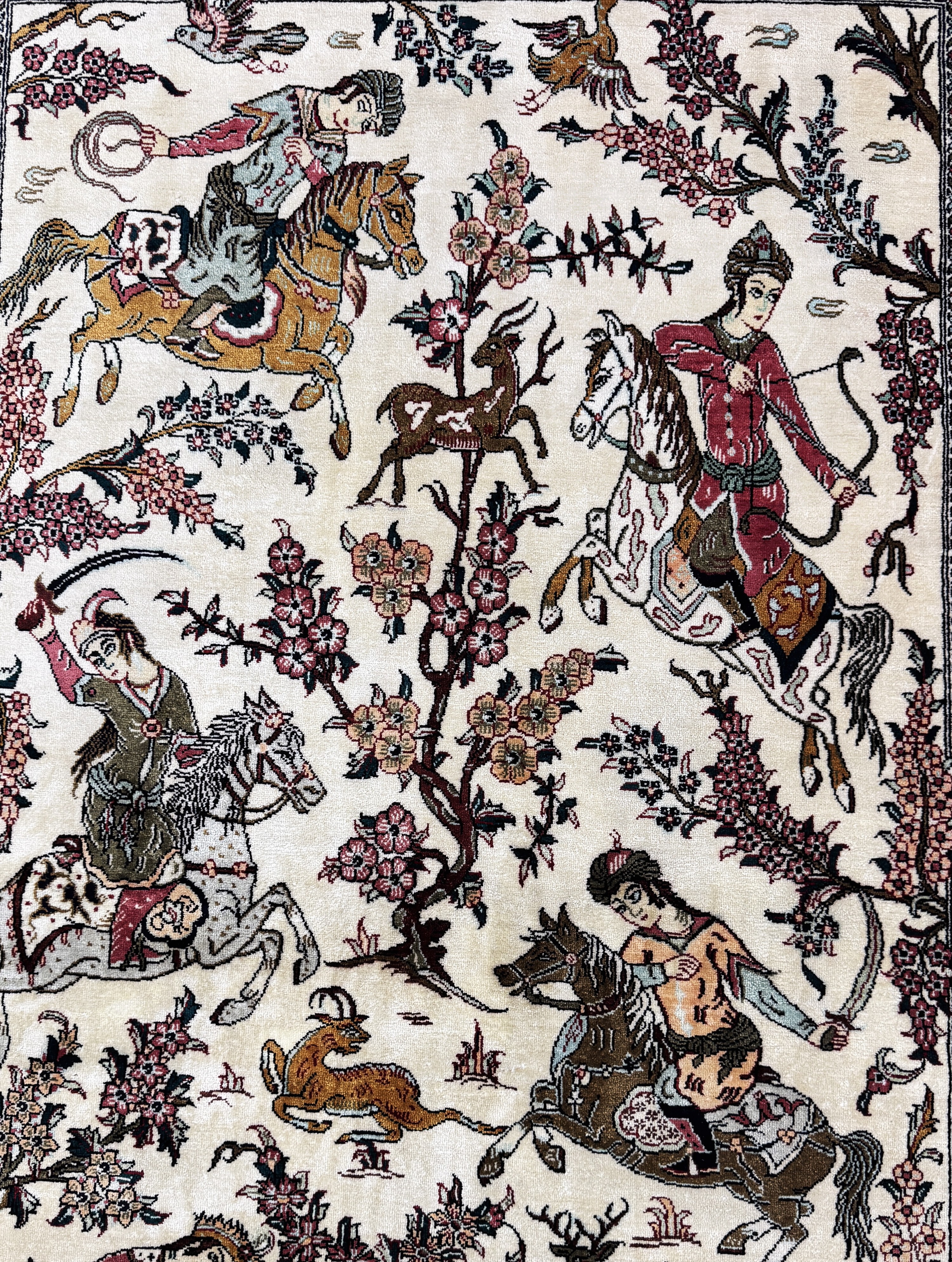 Detail c: Ghom Seide fein, Persien, Ende 20.Jhd, reine Naturseide, ca. 150 x 103 cm, ca. 1,0 Mio. Kn/qm, EHZ: 1-2
