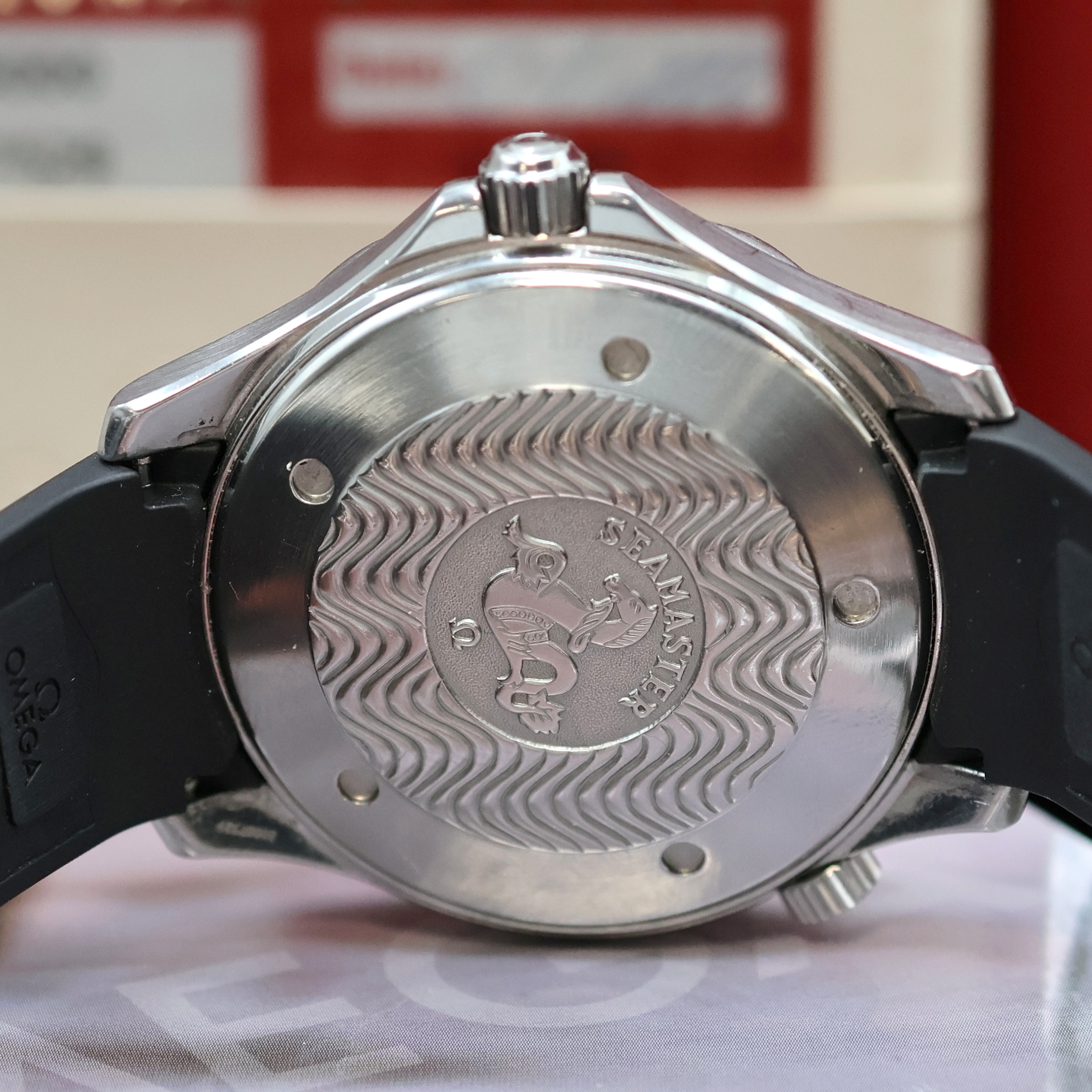 Detail f: OMEGA Seamaster Diver 300M Chronometer Herrenarmbanduhr Referenz 168.1640, Schweiz verk. lt. beil. Pap. 01/2006, Automatik, Edelstahlgeh. inkl. orig. ...
