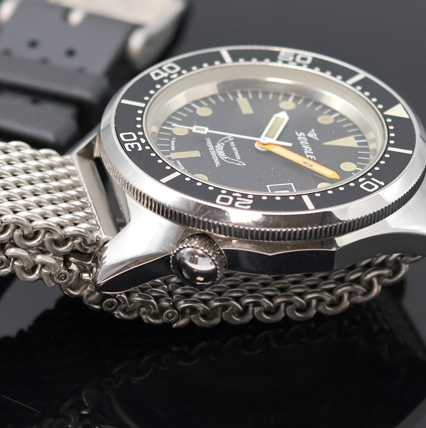 Detail d: SQUALE Professional Herrenarmbanduhr in Stahl, Schweiz um 1980, Automatik, verschr. Boden, neutr. Stahlband m. Faltschl., Lünette m. 60er Teilung ...