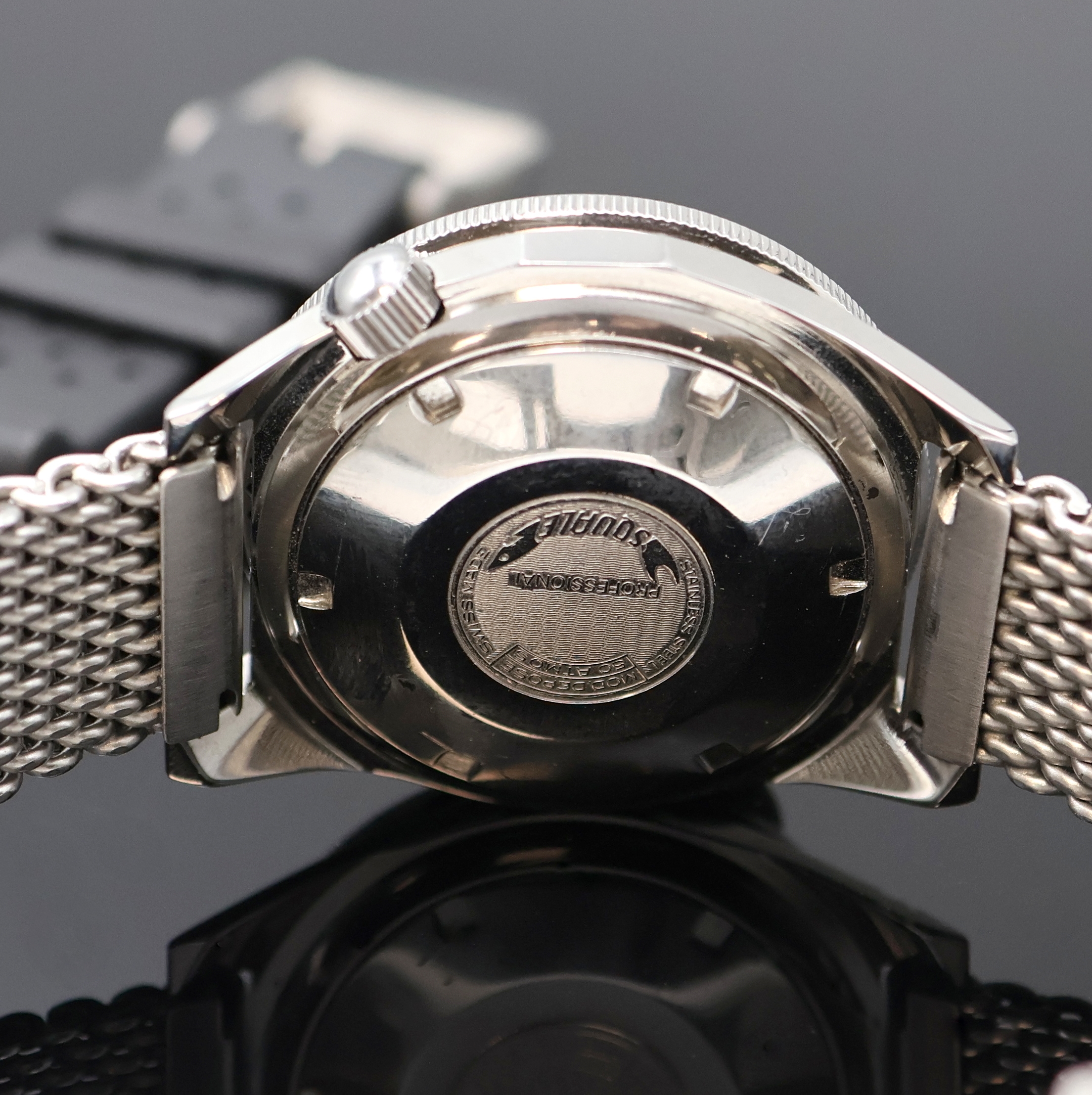 Detail e: SQUALE Professional Herrenarmbanduhr in Stahl, Schweiz um 1980, Automatik, verschr. Boden, neutr. Stahlband m. Faltschl., Lünette m. 60er Teilung ...