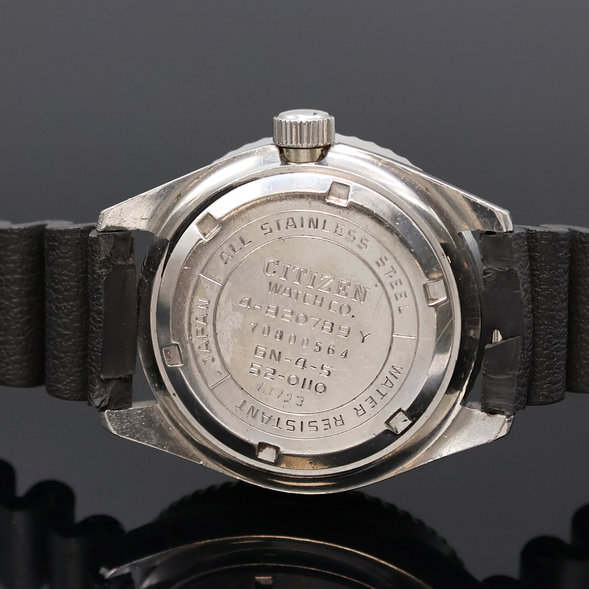 Detail e: CITIZEN Taucherarmbanduhr Referenz 4- 820789Y, Japan 1960er Jahre, Automatik, Edelstahlgeh. inkl. Kautschukband m. Dornschl., Boden u. Krone ...