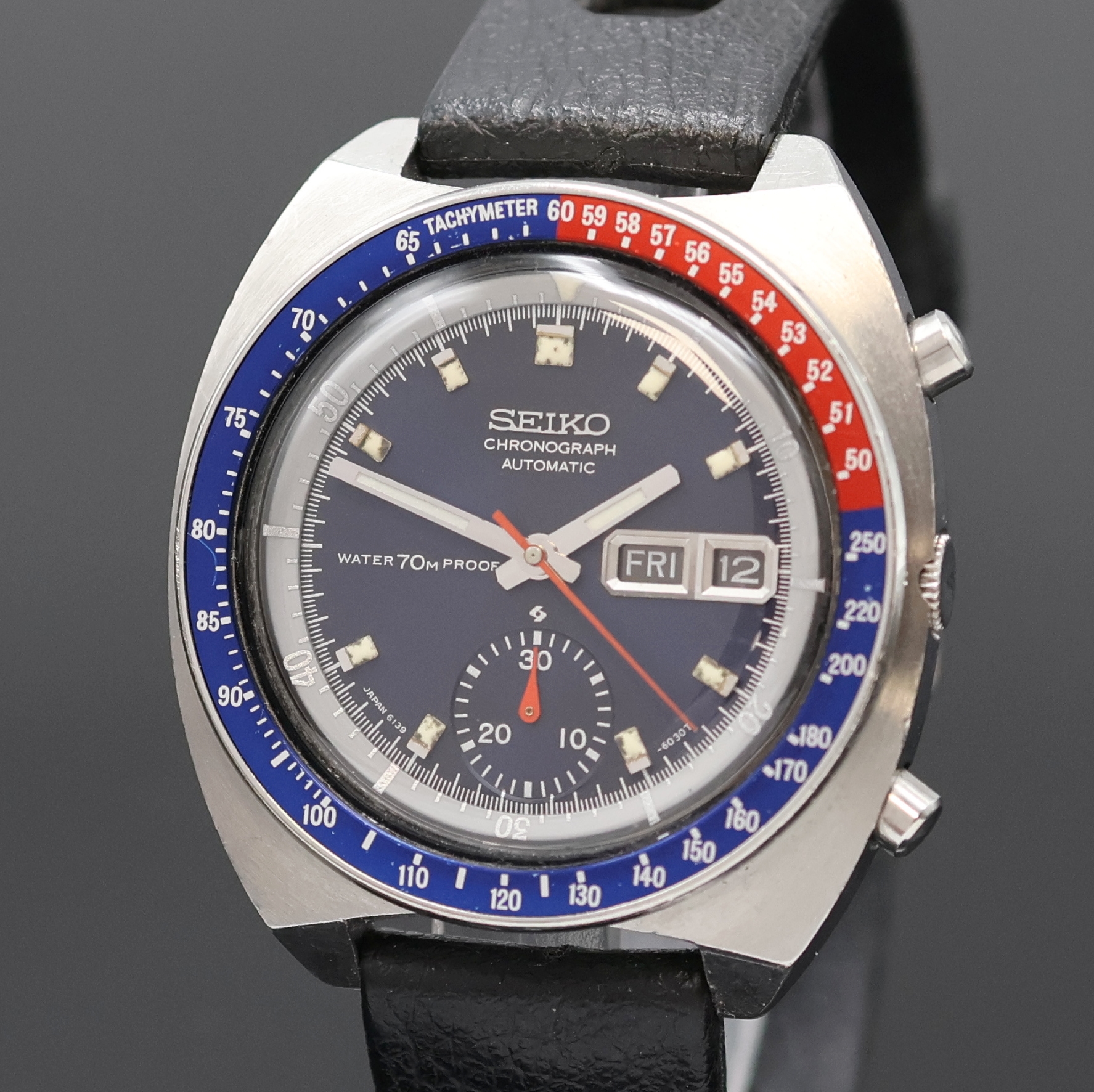 Detail a: SEIKO Schaltradchronograph Referenz 3139-6000, Japan um 1969, Automatik, Edelstahlgeh., Boden verschr., neutr. Tropic-Band m. Dornschl., Lünette m. ...