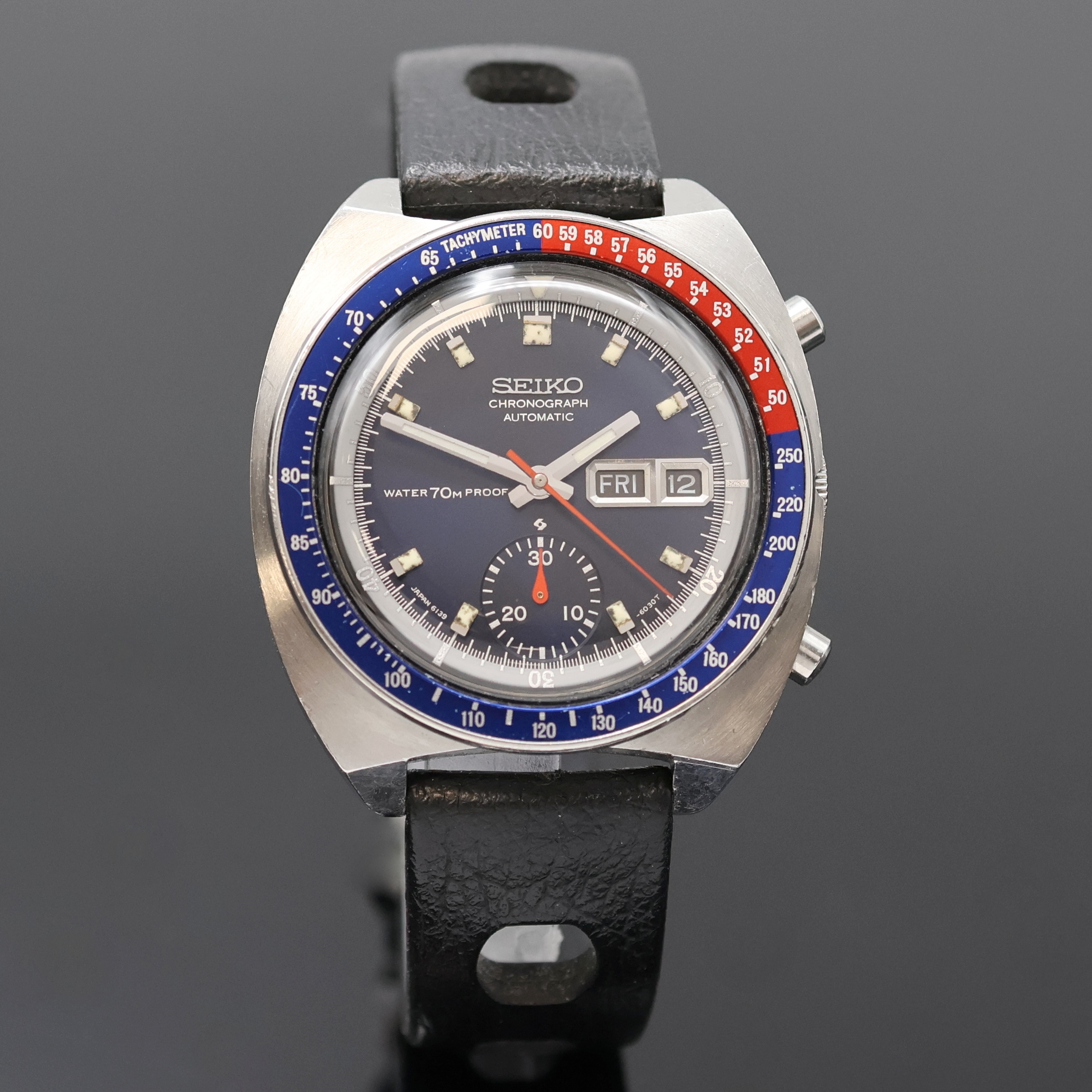 Detail b: SEIKO Schaltradchronograph Referenz 3139-6000, Japan um 1969, Automatik, Edelstahlgeh., Boden verschr., neutr. Tropic-Band m. Dornschl., Lünette m. ...