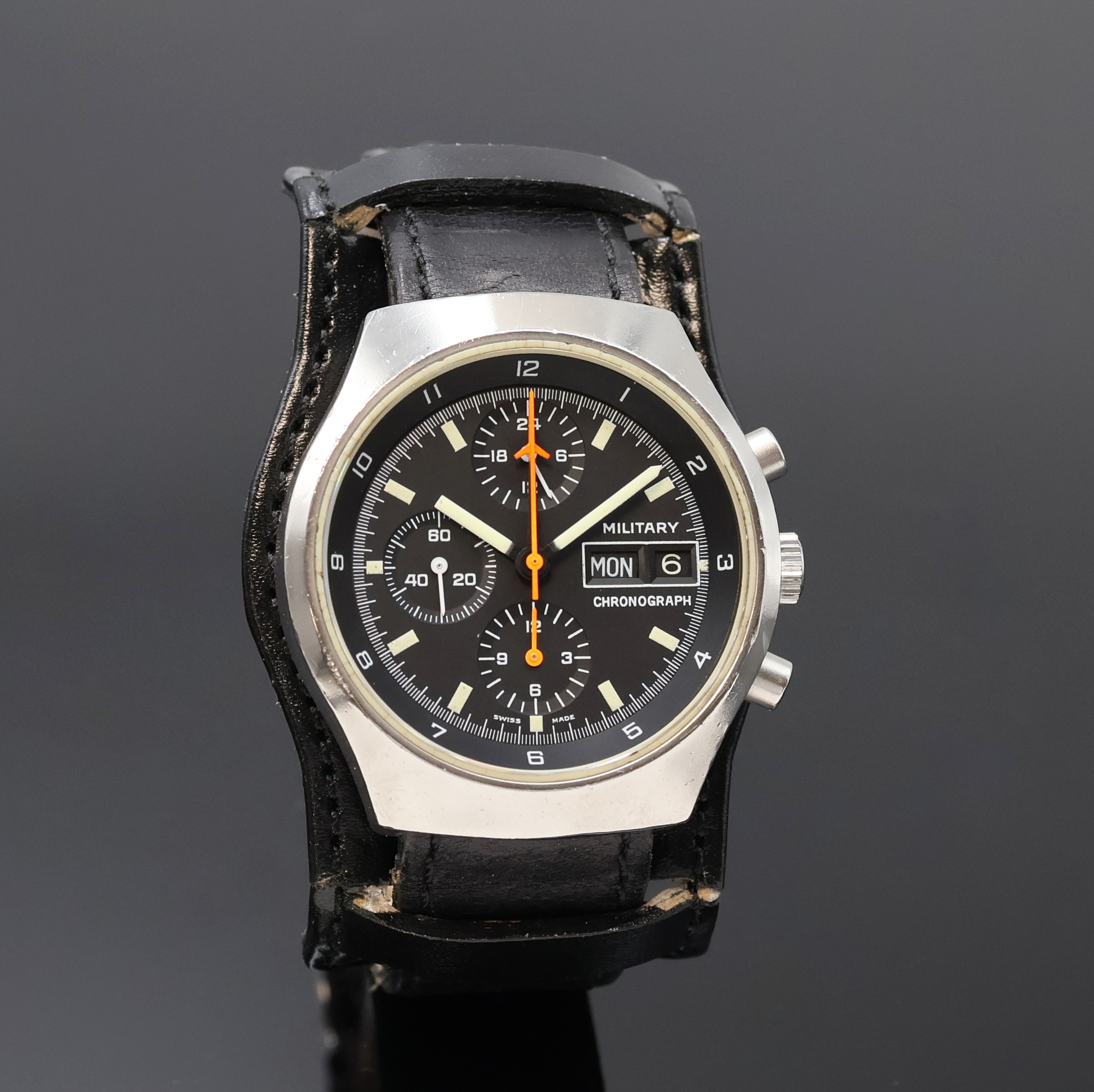 Detail b: ARCTOS Military Herrenchronograph für die Bundeswehr, Schweiz um 1980, Automatik, Edelstahlgeh. inkl. Bundeswehr-Lederband m. Dornschl., Boden ...