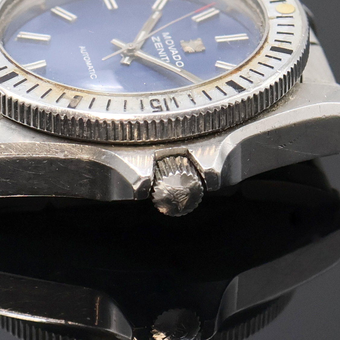Detail c: MOVADO ZENITH Taucherarmbanduhr in Stahl, Schweiz um 1970, Automatik, Boden u. Krone verschr., neutr. Gliederband m. Faltschl., Lünette m. 60er ...