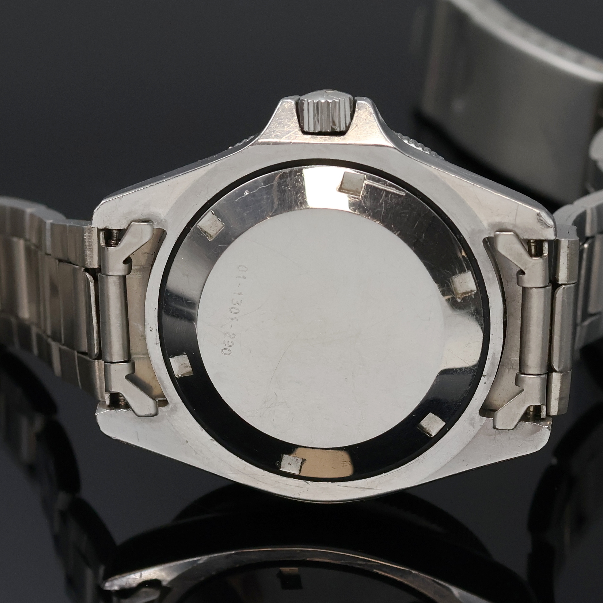 Detail d: MOVADO ZENITH Taucherarmbanduhr in Stahl, Schweiz um 1970, Automatik, Boden u. Krone verschr., neutr. Gliederband m. Faltschl., Lünette m. 60er ...