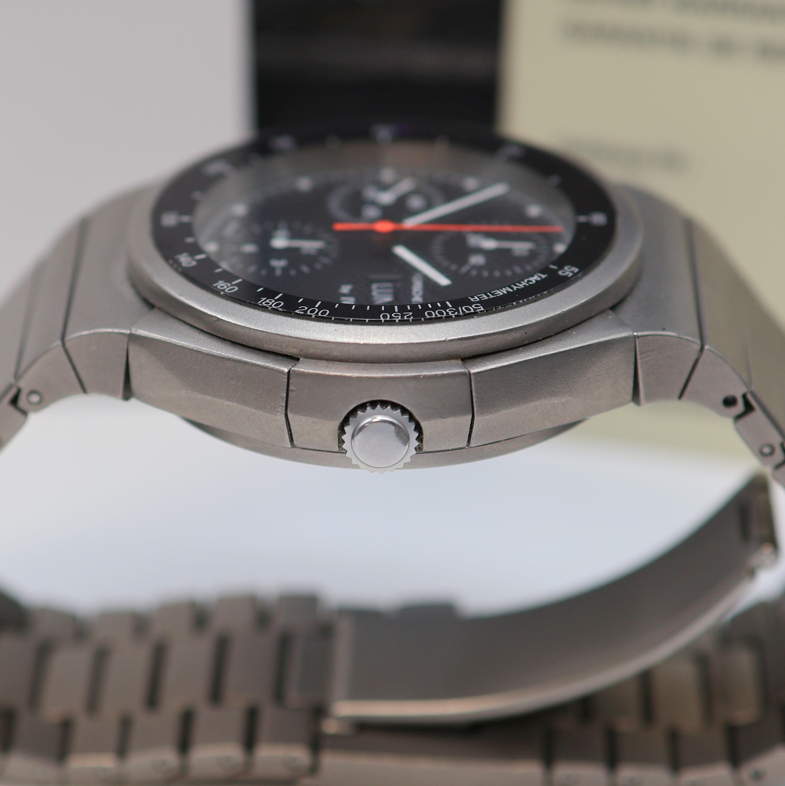 Detail c: IWC Porsche Design Armbandchronograph in Titan Referenz IW3702-2, Schweiz um 1982, Automatik, 3-teil. Geh. inkl. Gliederband m. Faltschl., Boden ...