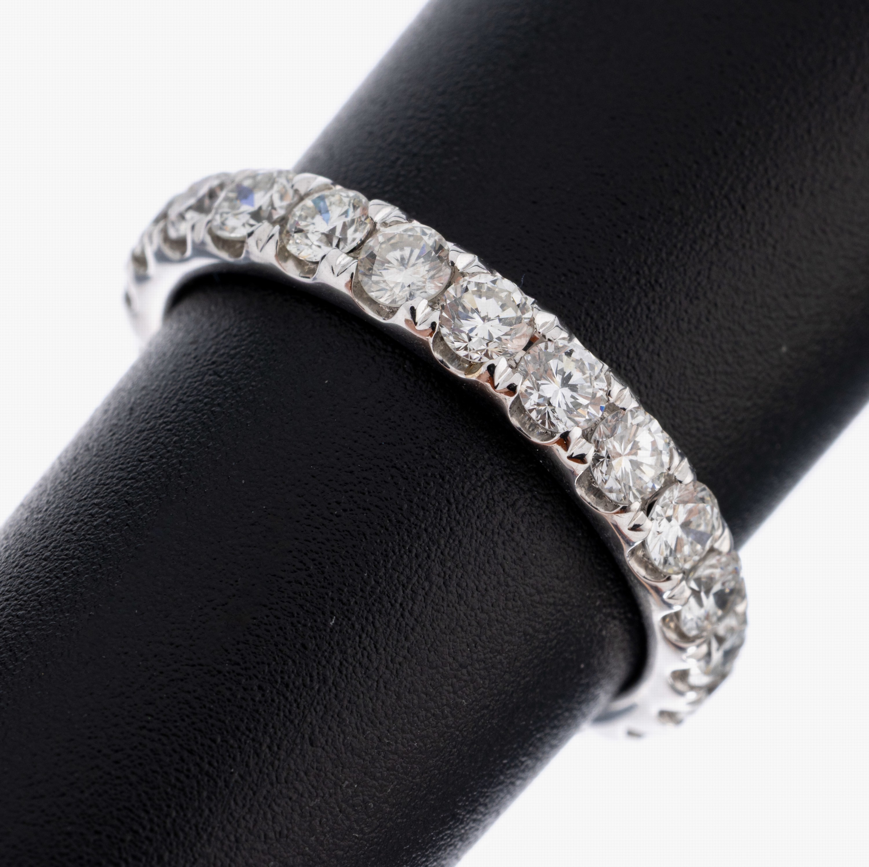 Image 27058127 - 14 kt Gold Brillant-Memoryring, WG 585/000,23 Brillanten zus. ca. 1.87 ct (grav.) ...