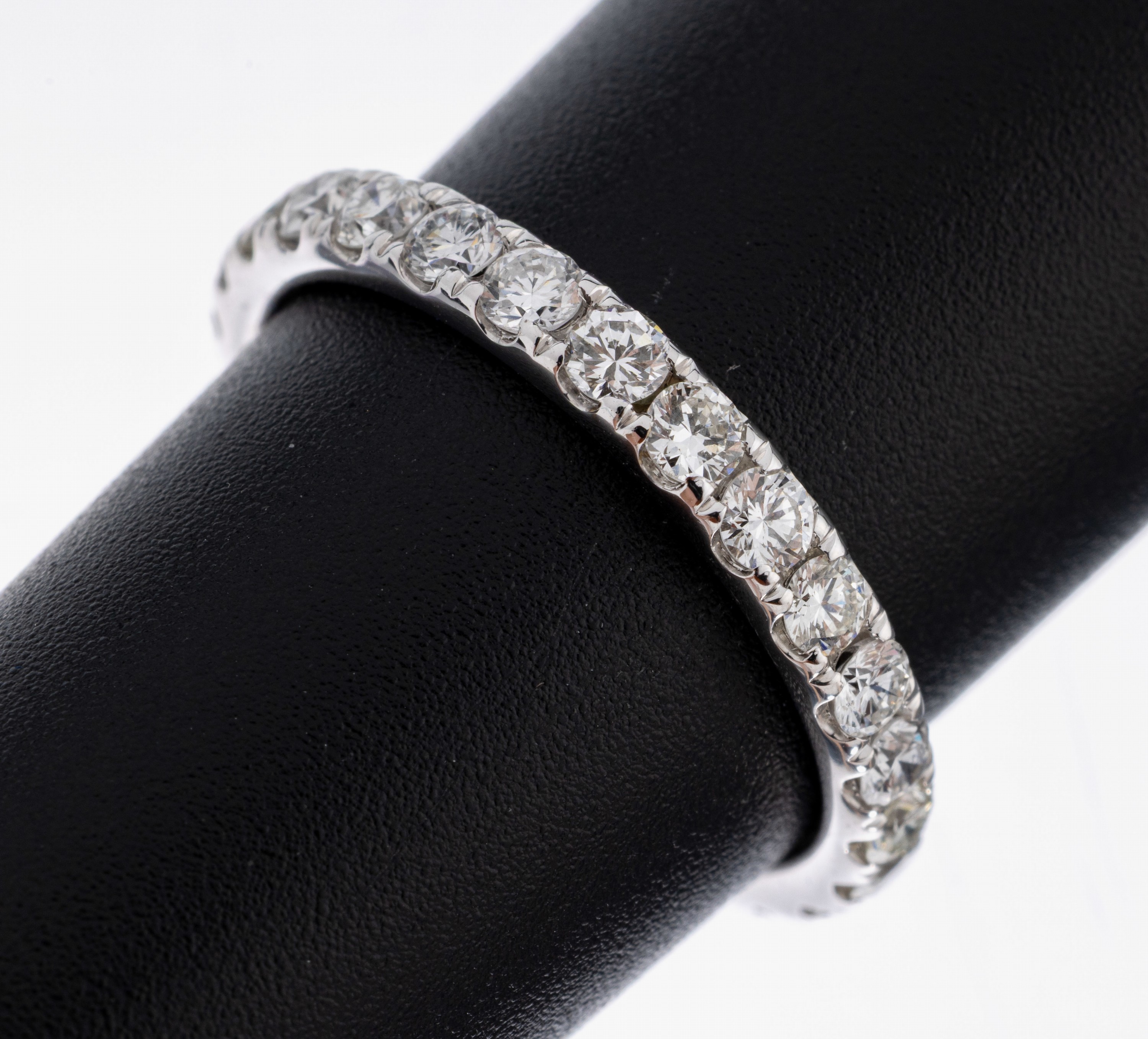 Image 27058129 - 14 kt Gold Brillant-Memoryring, WG 585/000, 26 Brillanten zus. ca. 1.32 ct (grav.) ...