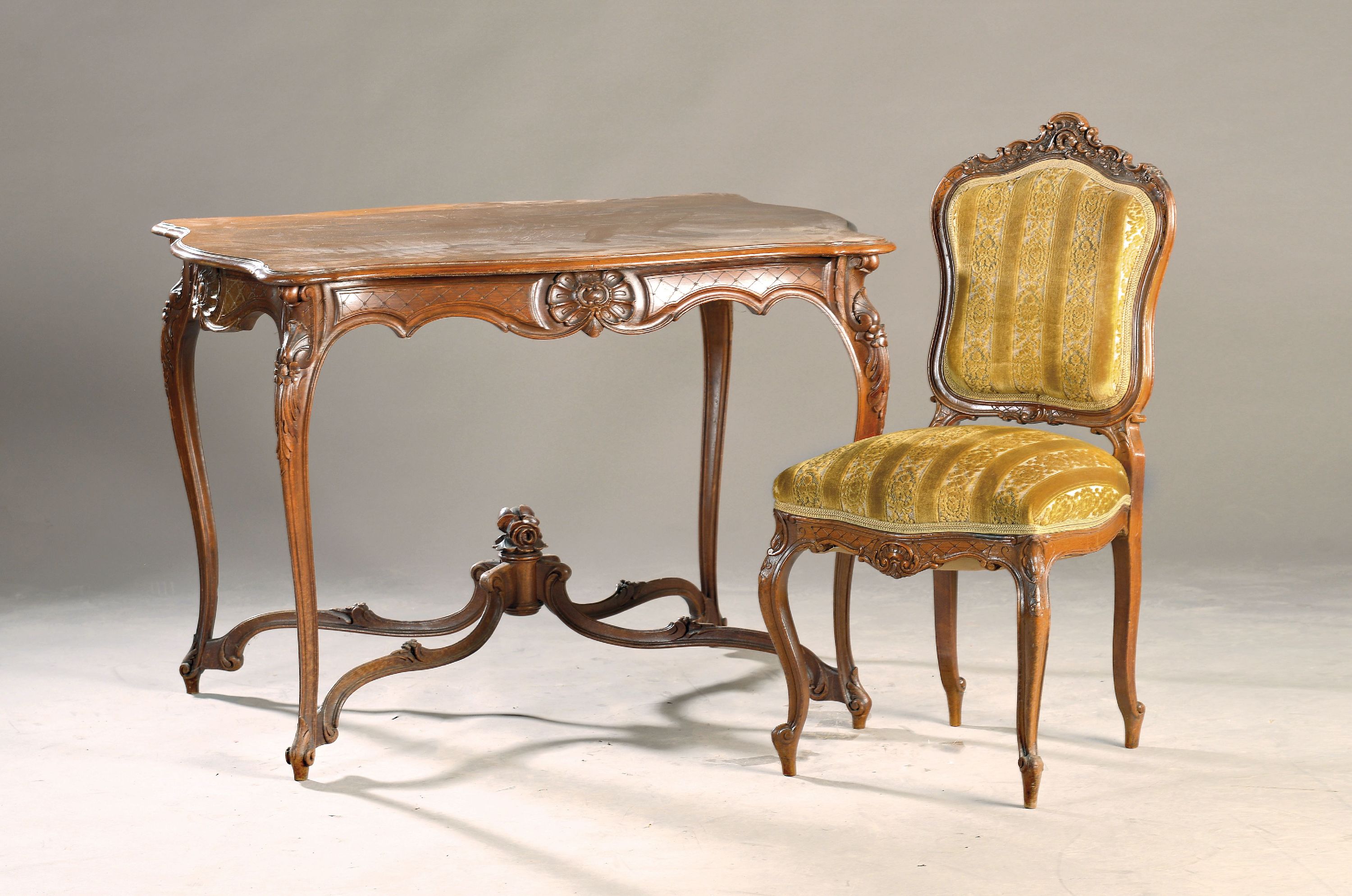 Image 27058141 - Sitzgruppe, Historismus, um 1870, best. aus: Sofa, drei Stühlen, 2 Sessel und Tisch, ...