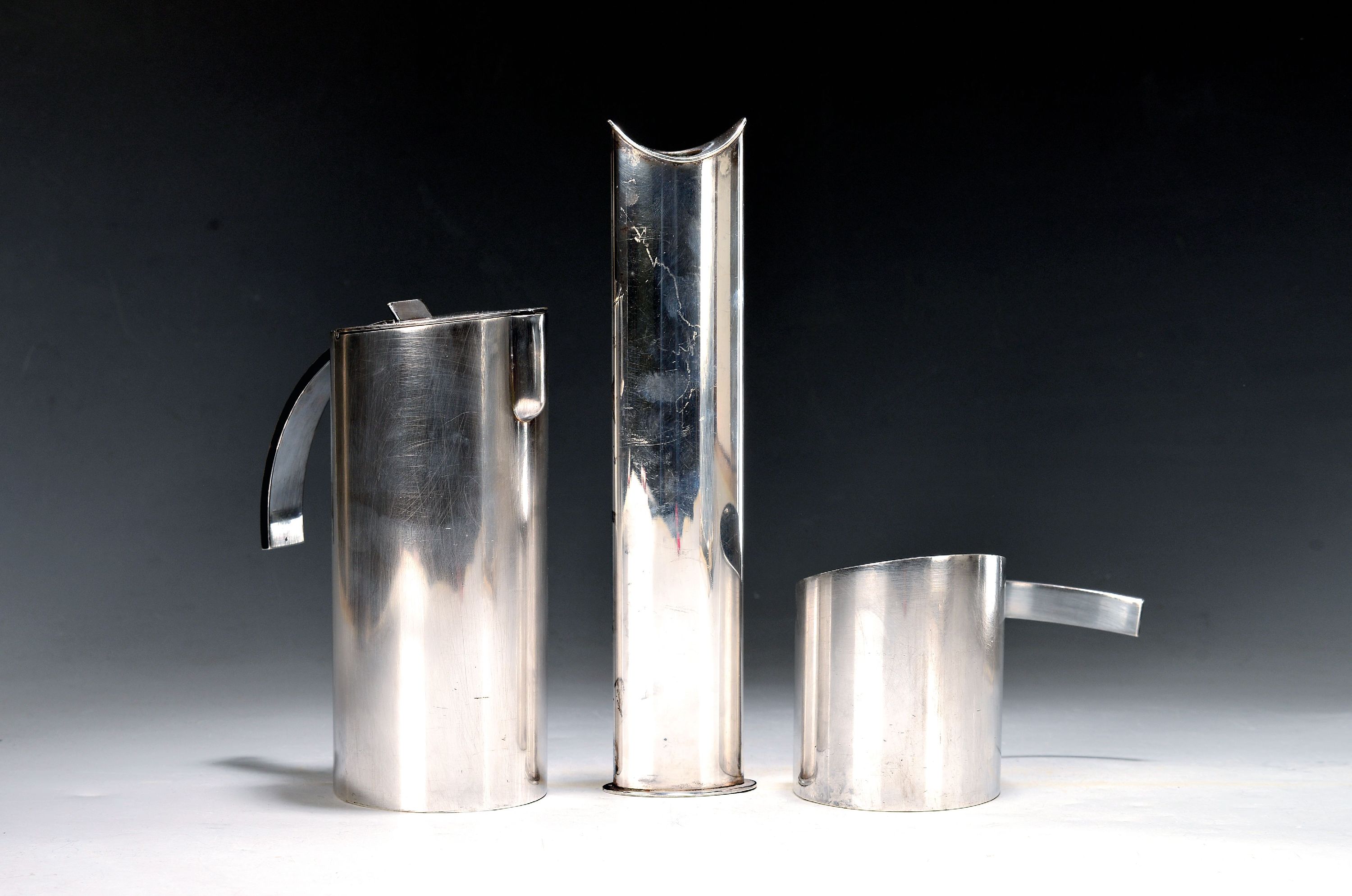 Kaffeekanne, Sahnegießer und Vase, Sabattini, Italien, Entwurf Lino Sabattini 1971, Metall versilbert, Kaffeekanne und Sahnegießer Stairs, H. ca. ...